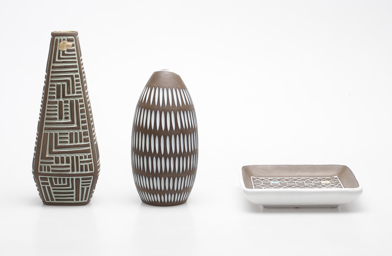 VASER, 2 st. samt FAT, keramik. Bland annat Ingrid Atterberg, Uppsala Ekeby.