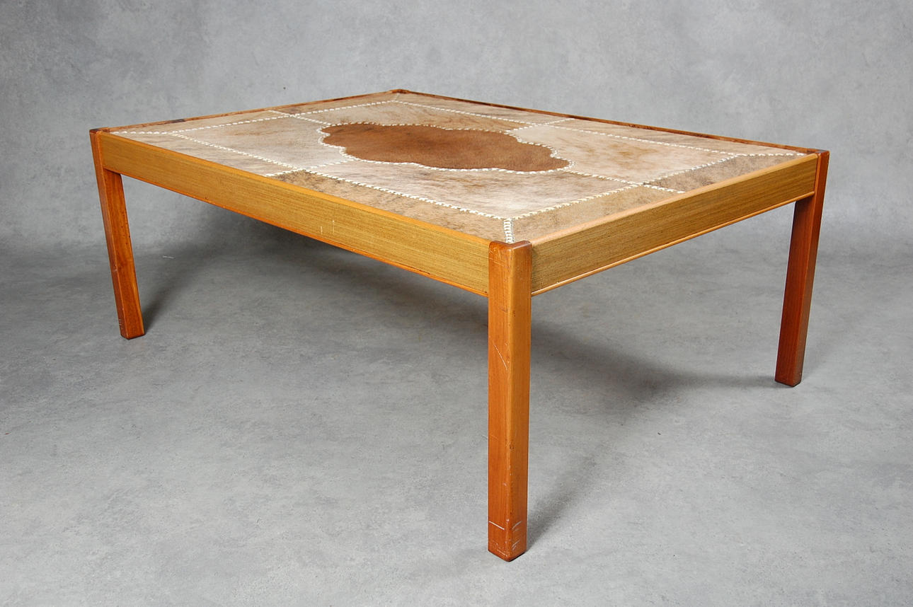 BORD, med infällda skinn.