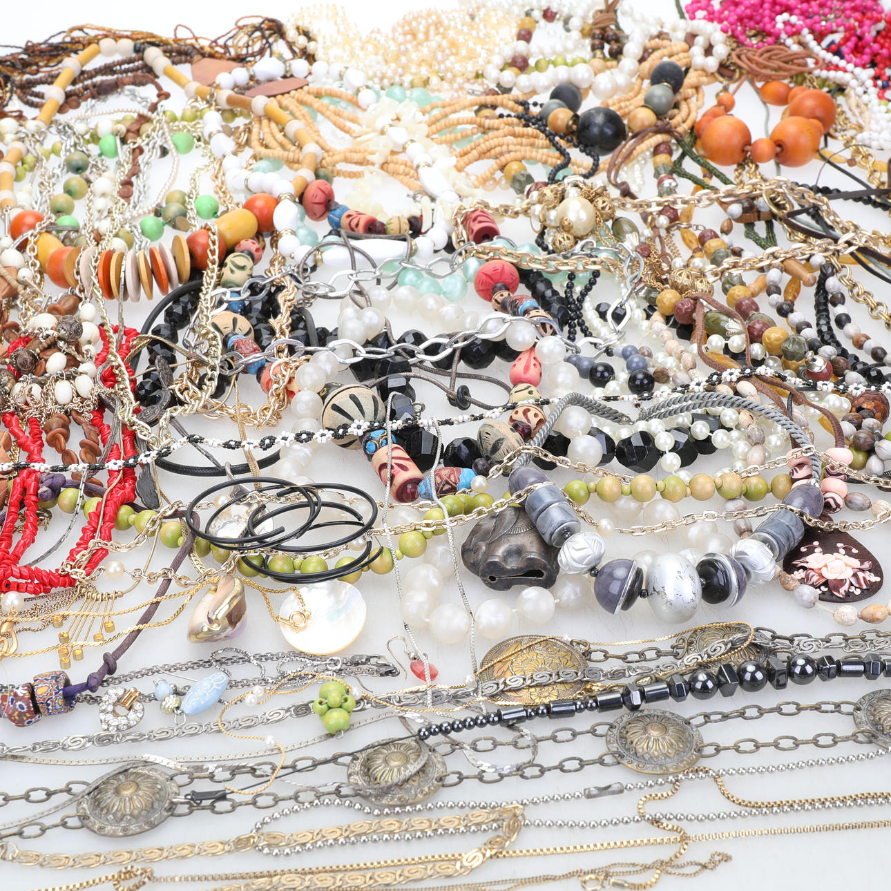 BIJOUTERIER , parti, halsband m.m.