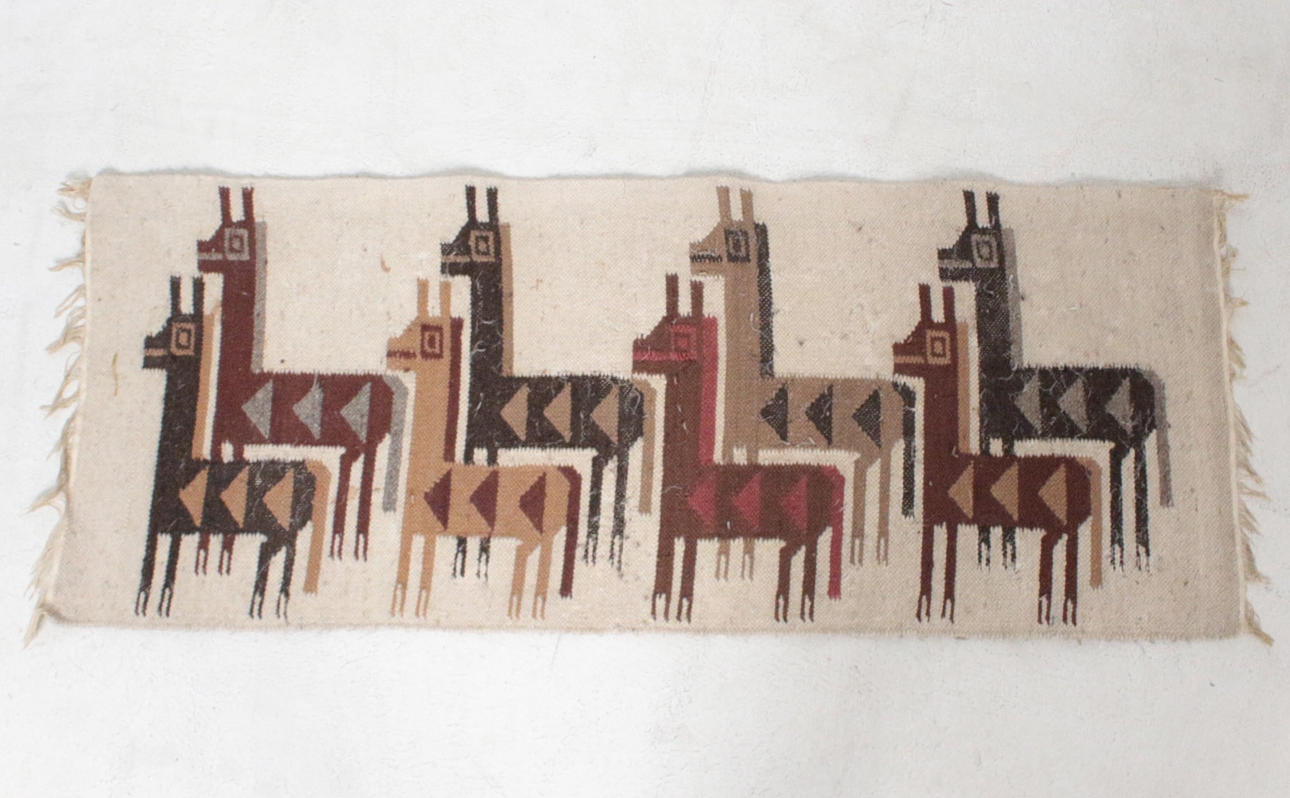 Kleiner Teppich, Alpakas, Wolle.