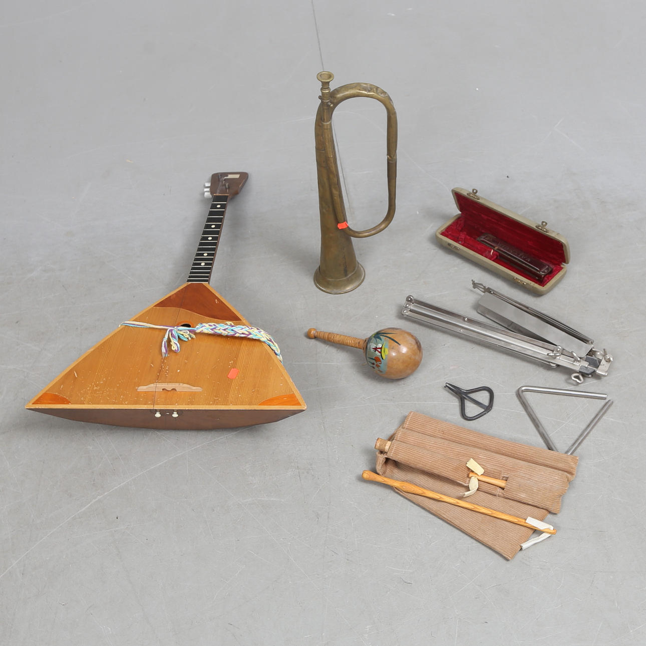 MUSICAL INSTRUMENTS AND MUSIC STAFF. Collectables - Musical instruments ...