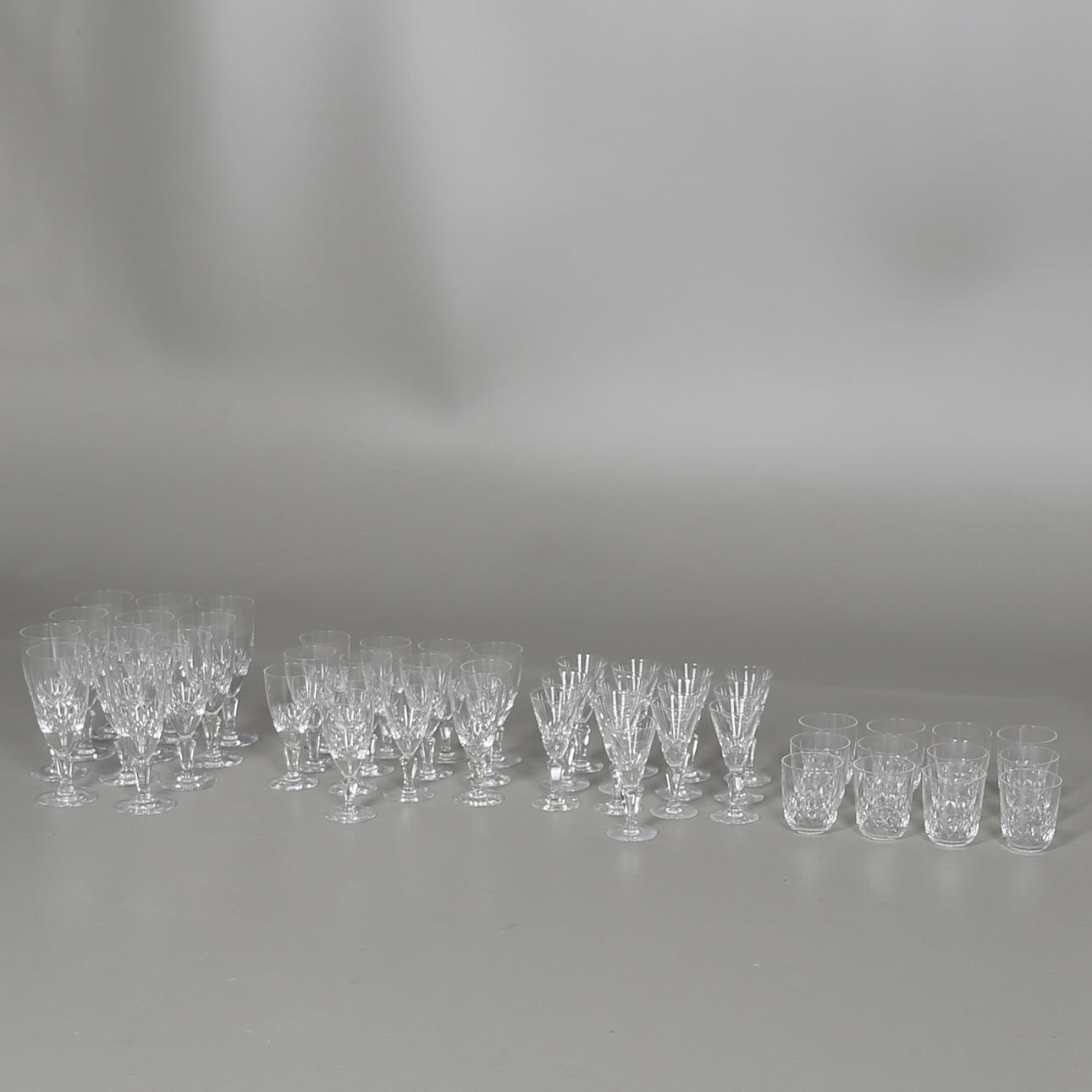 GLASSERVIS, 47 delar, Kosta glasbruk, 1900-talets andra hälft.