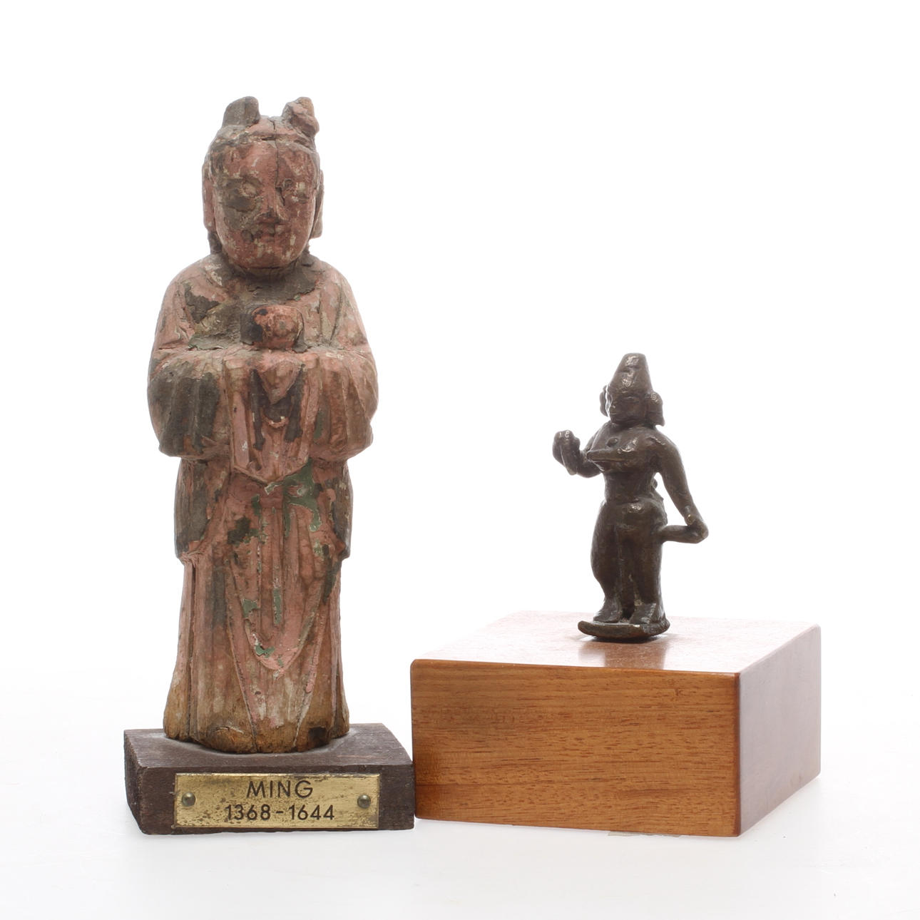 FIGURINER, 2 st, trä samt metall.