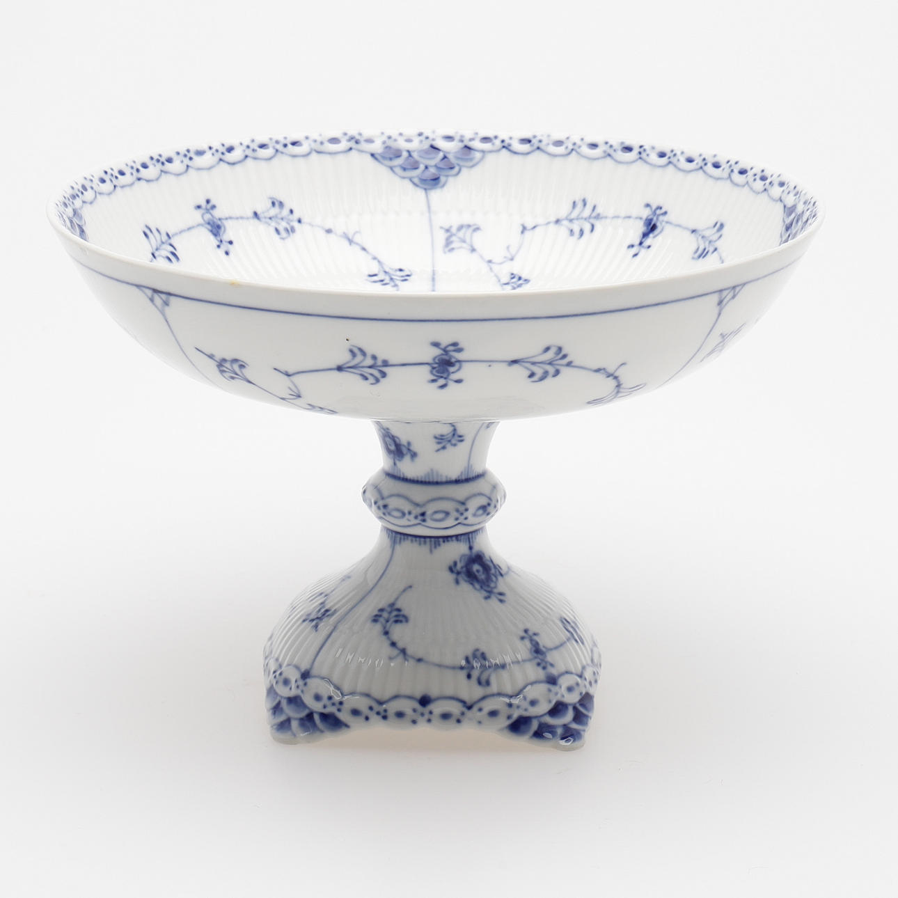 CUENCO A PIE, MEJILLÓN, ROYAL COPENHAGUE.