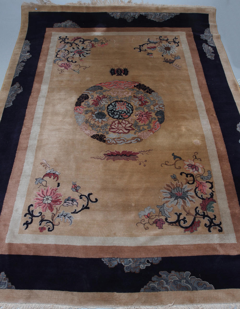 MATTA, Kina, ca 347 x 245 cm.