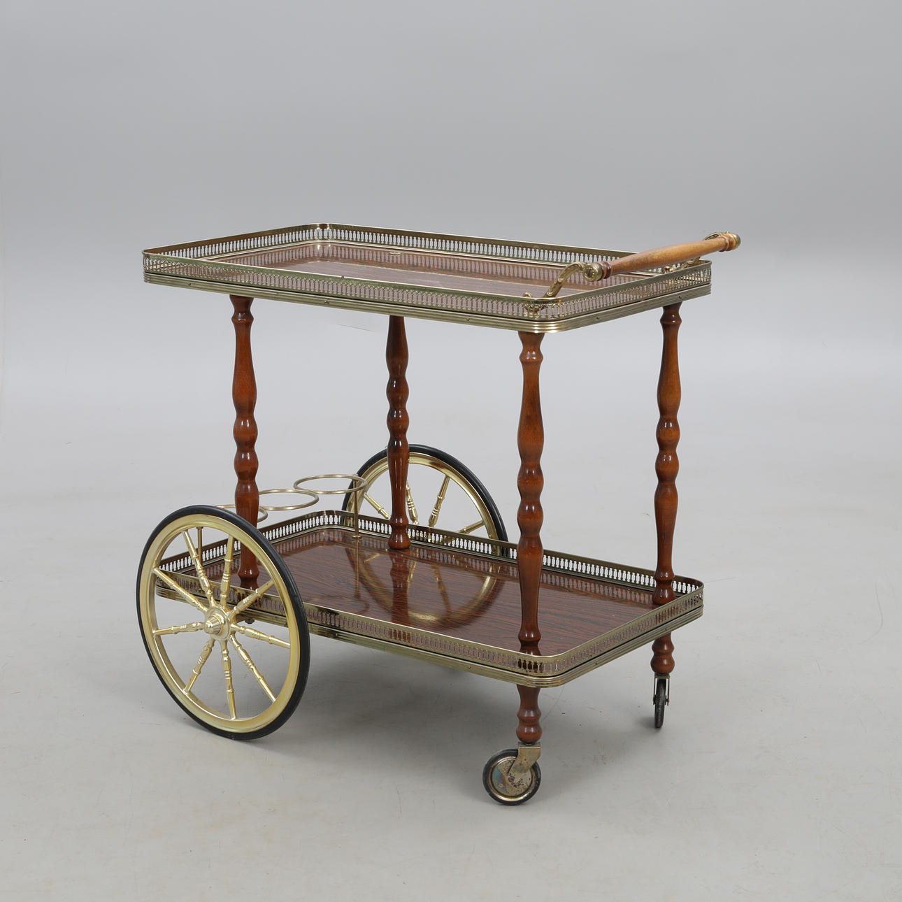 SERVERINGSVAGN, på hjul.