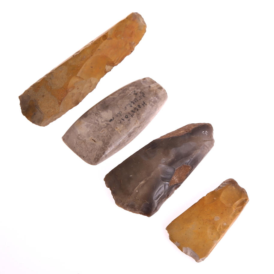 FLINTYXOR, 4 st, håleggad, tunnackiga, yngre stenålder ca 4000-2000 f Kr.