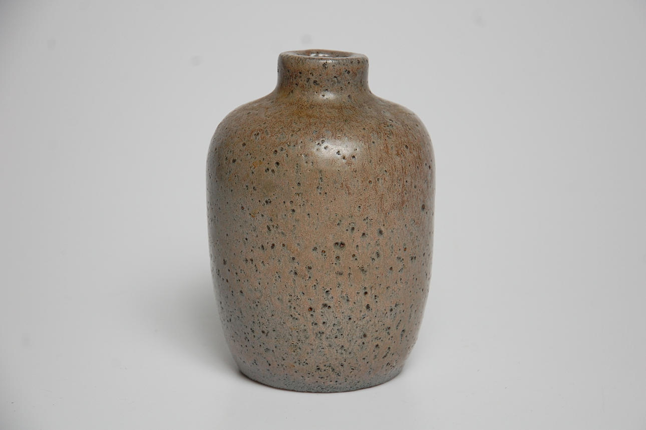 ÅKE HOLM. urna, stengods, signerad.