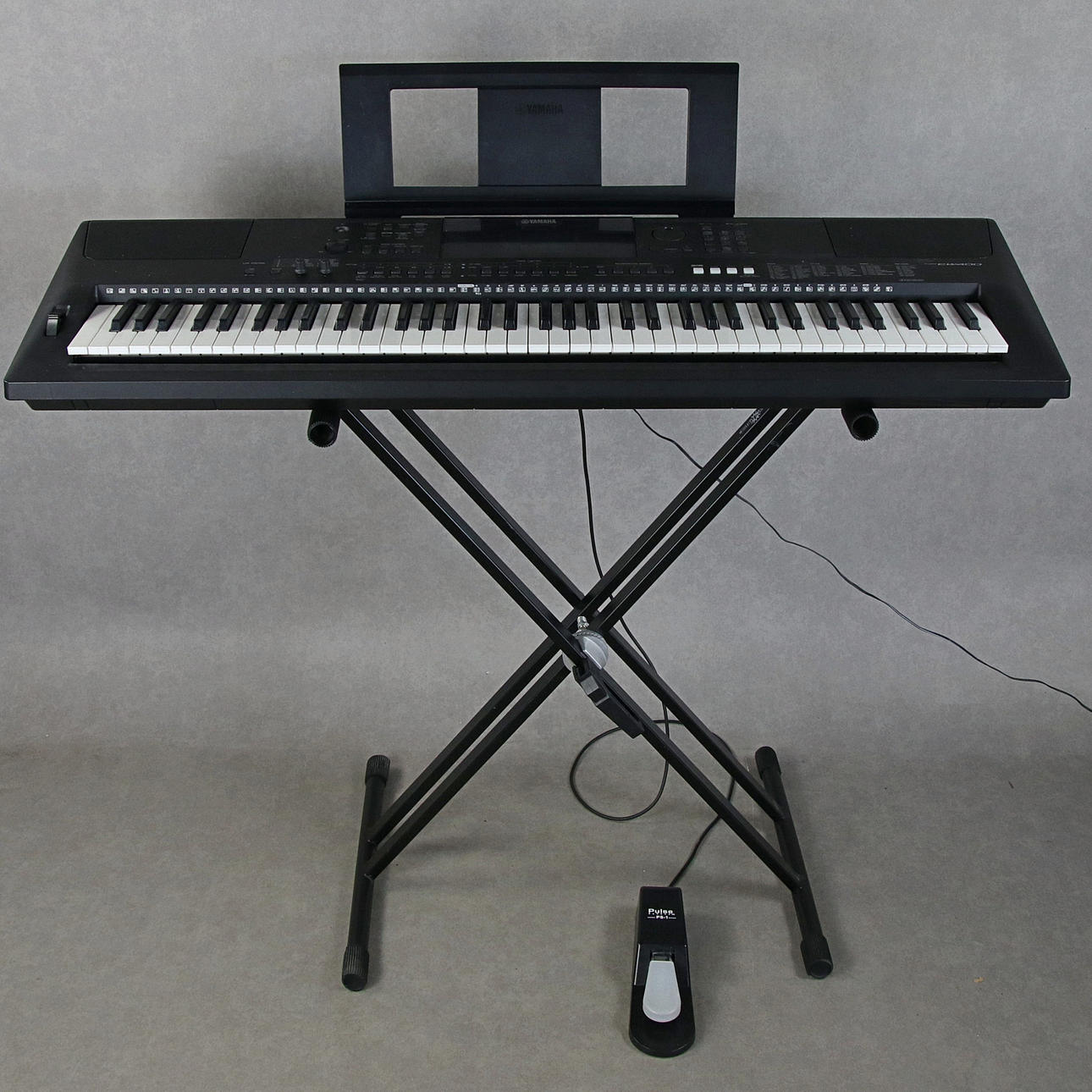 TECLADO, Yamaha, PSR-EW400, incl. pararse.