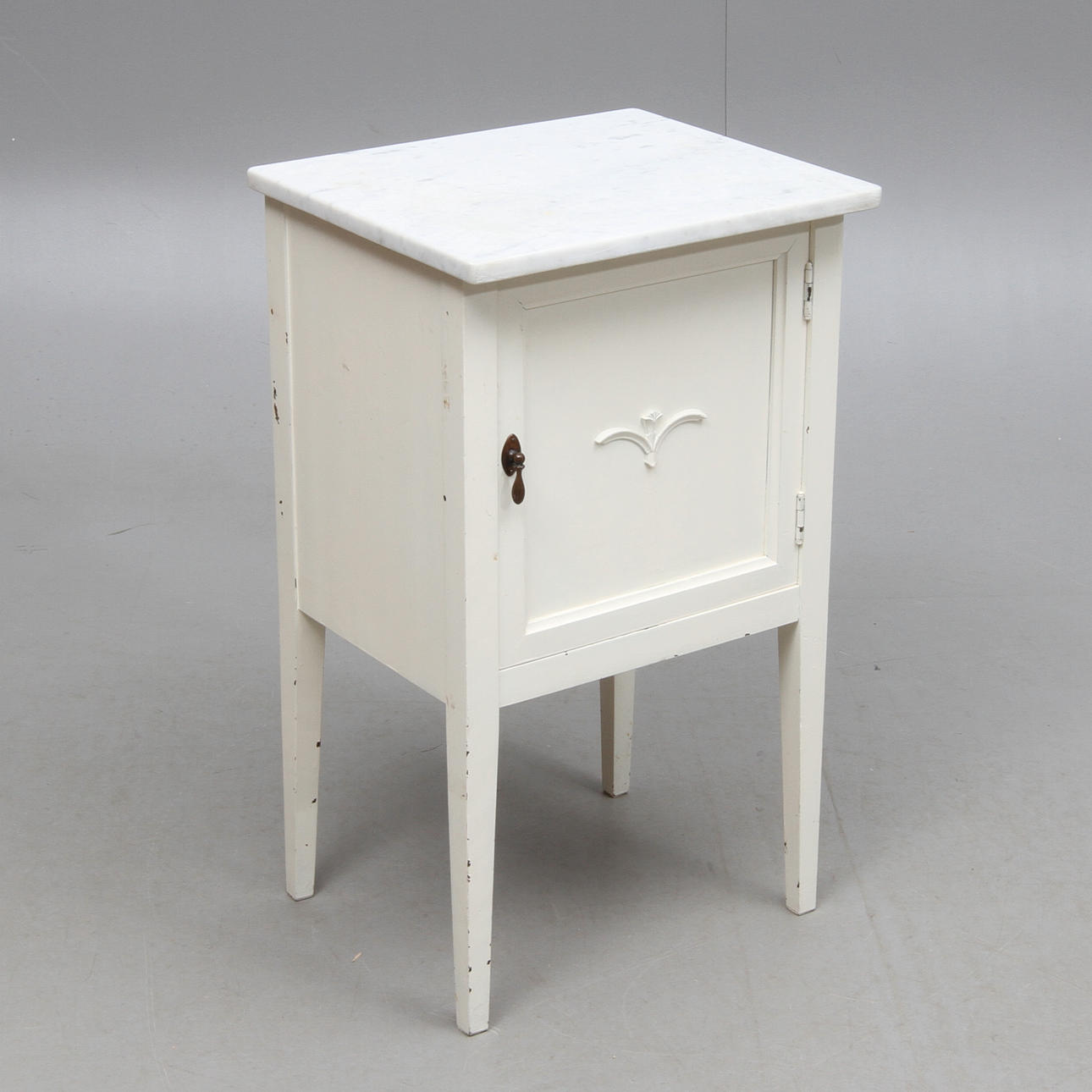 POTTSKÅP/NATTDUKSBORD med stenskiva, 1900-talets första kvartal.