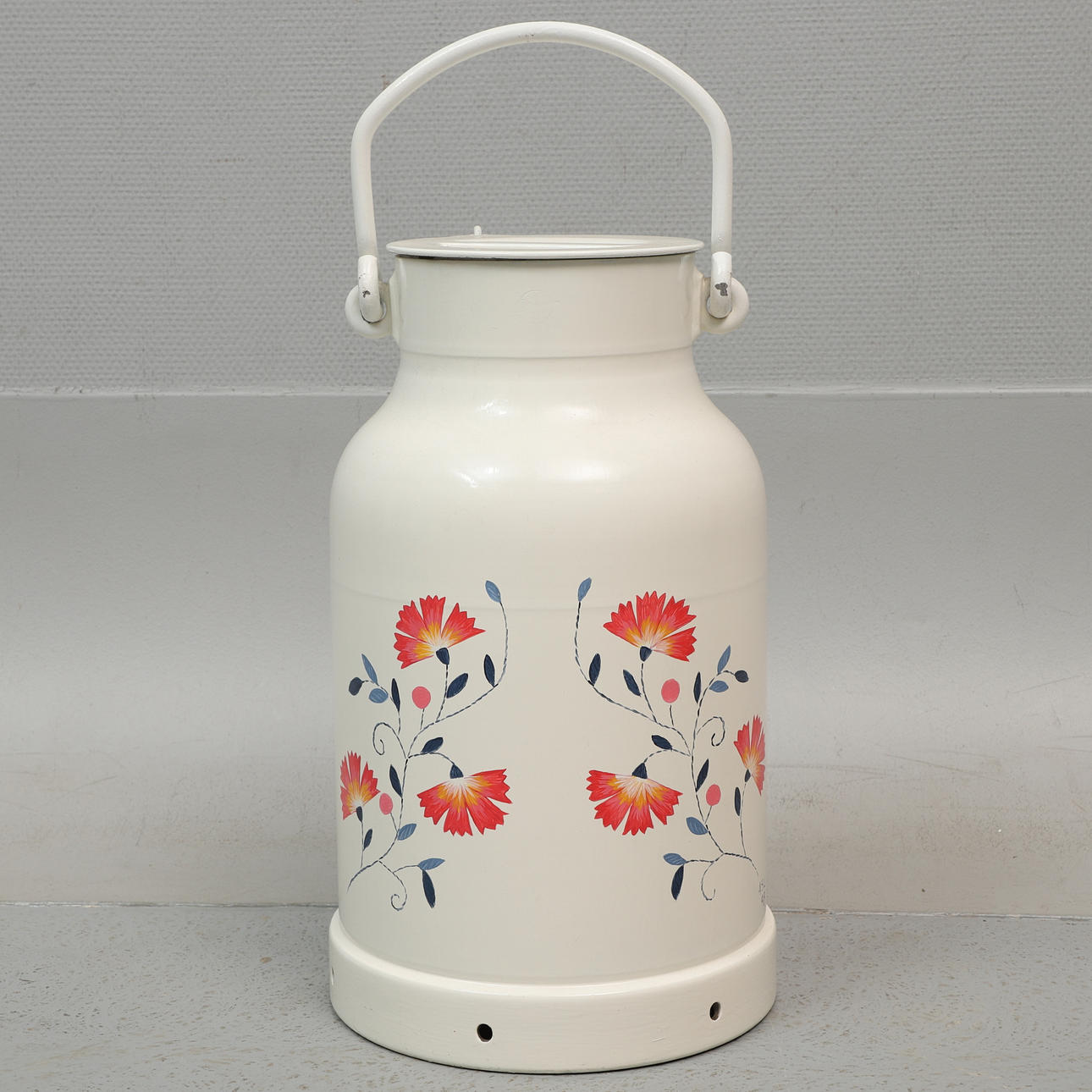 MILCHKANNE, bemalt mit Bleichmuster.