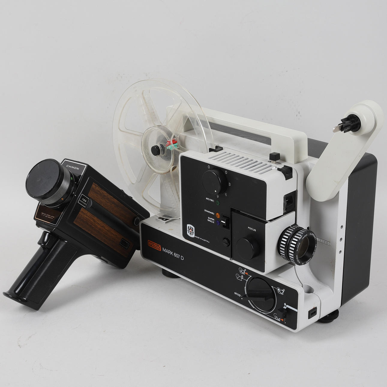 CÁMARA DE PELÍCULA Y PROYECTOR, Super 8, Eumig & Chinon.