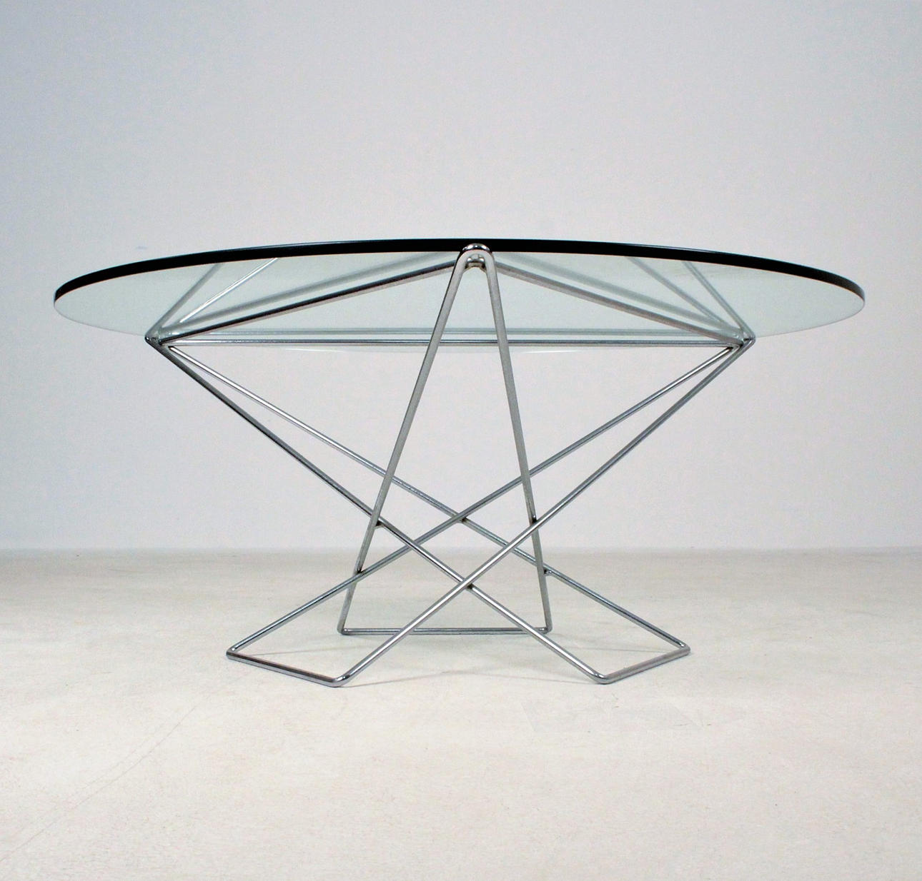 "Metal Wire" coffee table.