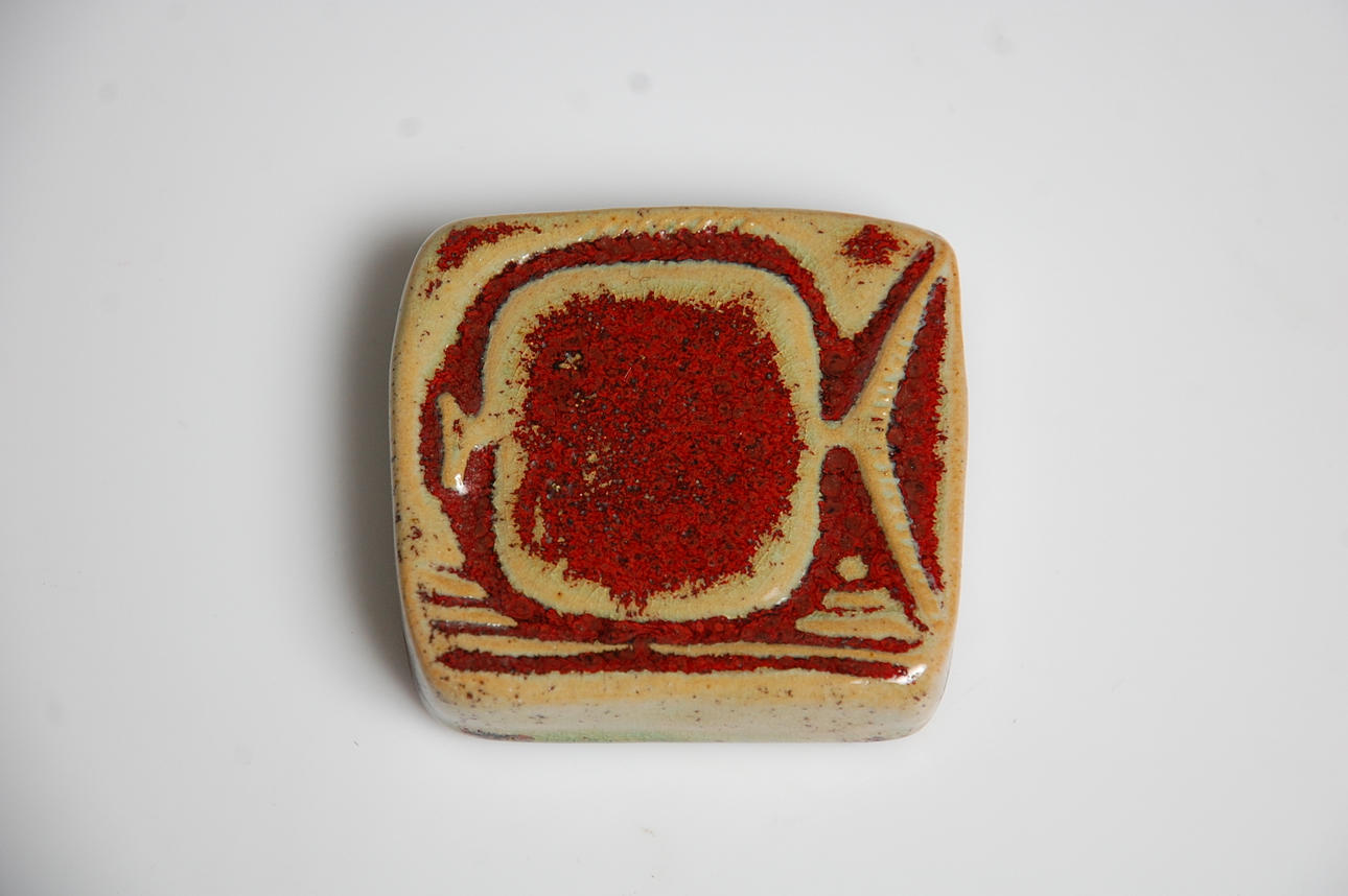 ÅKE HOLM. väggplakett, keramik, signerad.