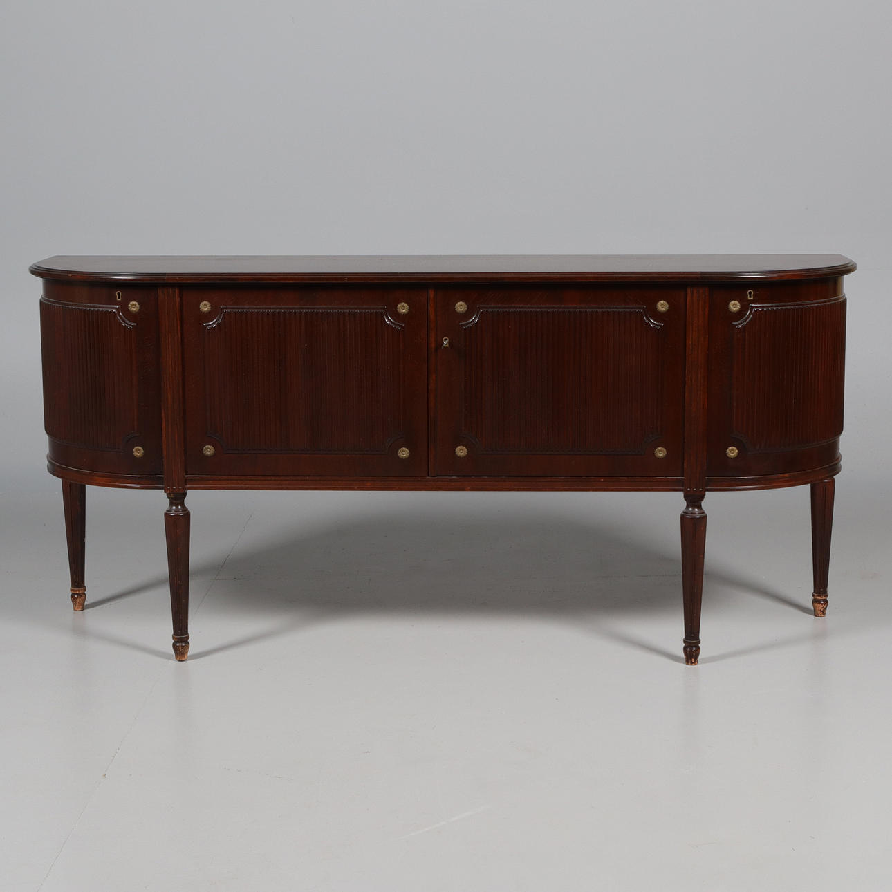 SIDEBOARD, kustavilainen tyyli.