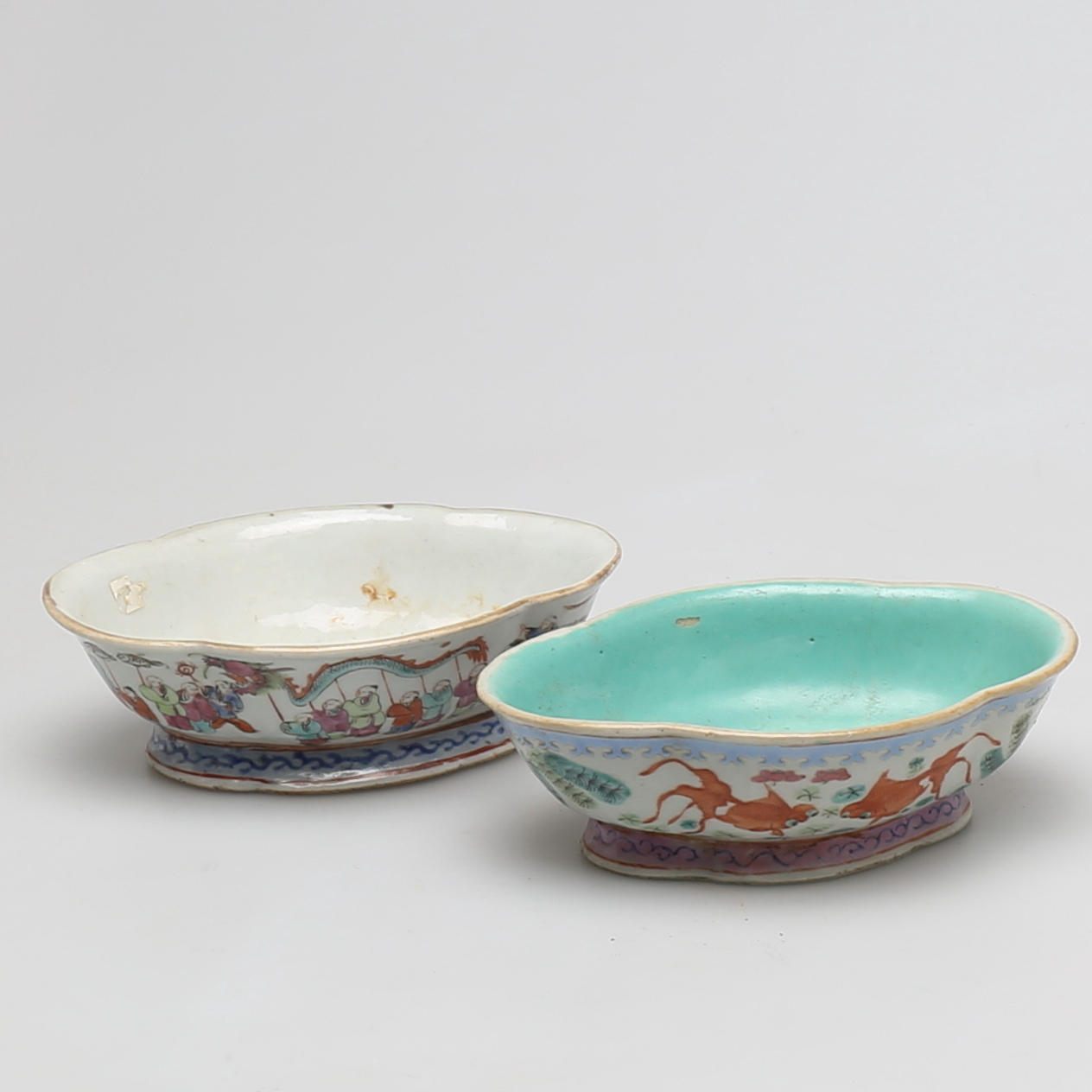 SKÅLAR i porslin, 2 st, sen Qing dynasti eller tidig republik, Kina.