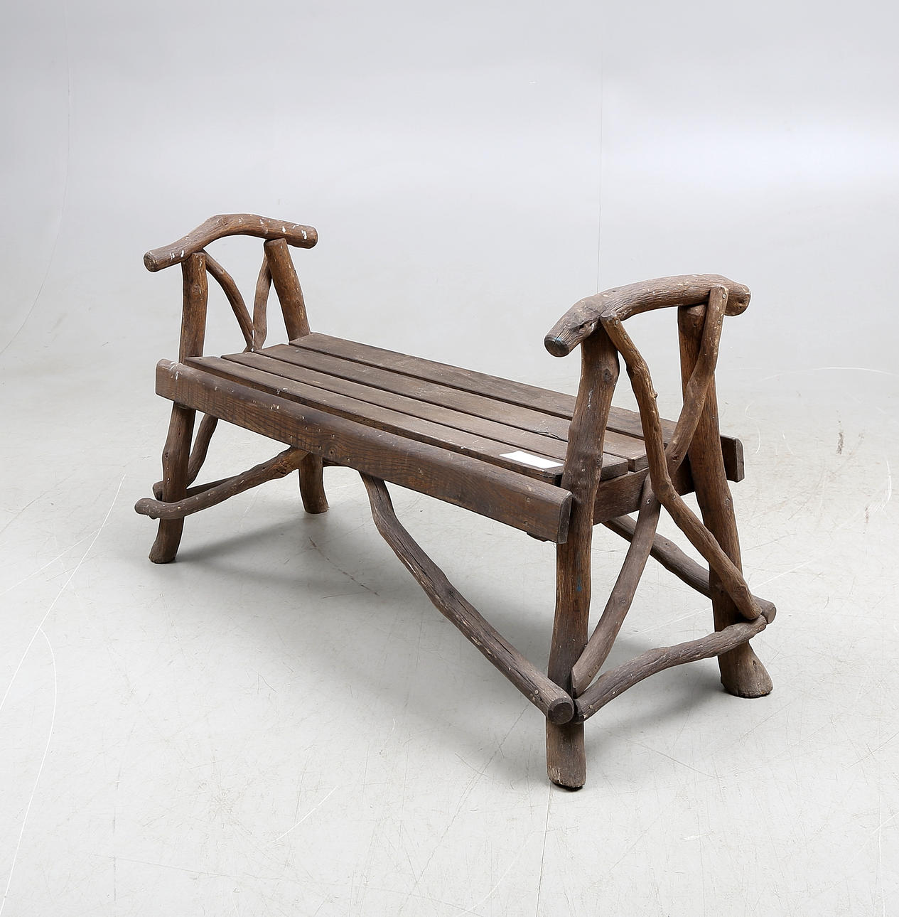 TRÄDGÅRDSBÄNK, knotträ, 1900-tal.