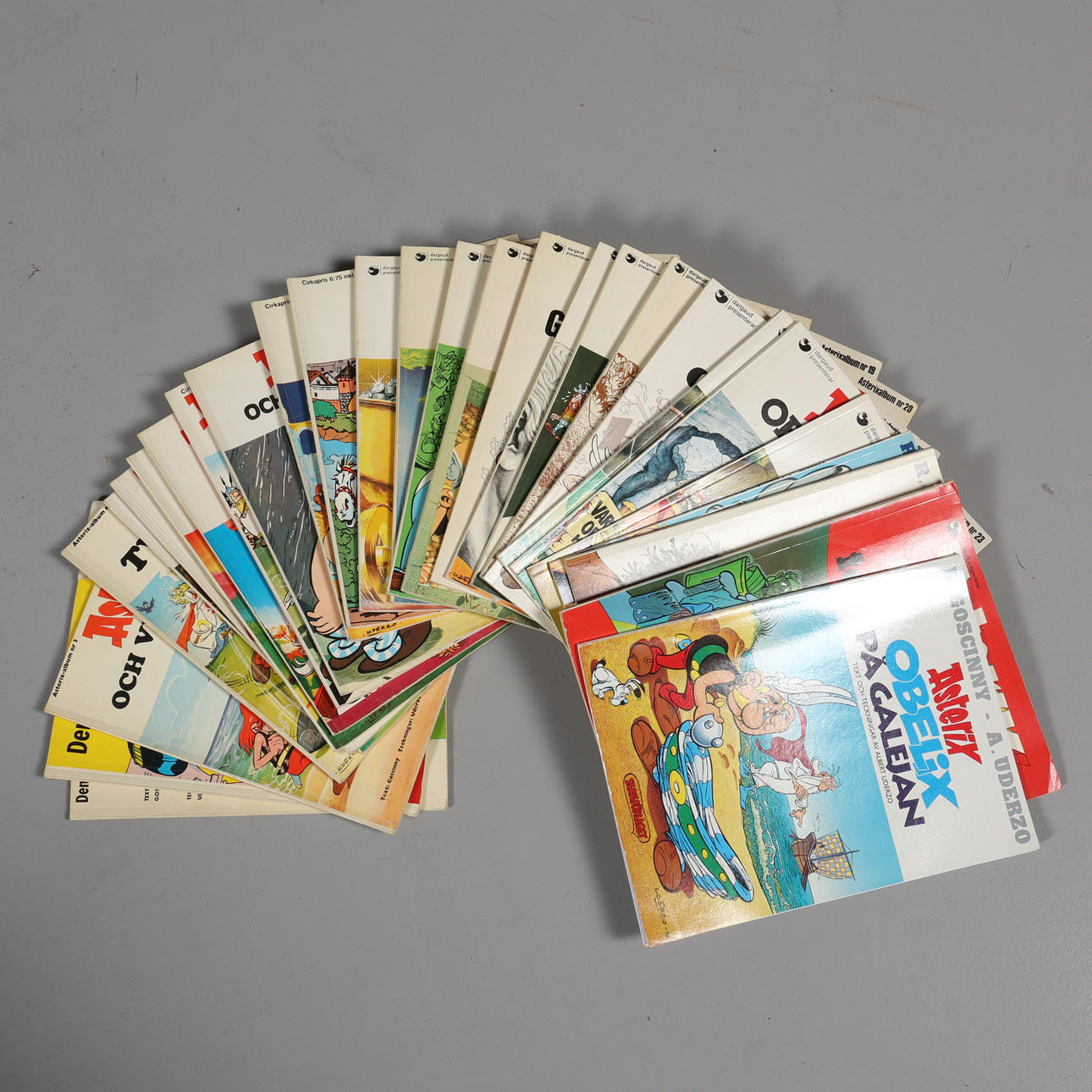 SERIE REVISTA 28 piezas Asterix.