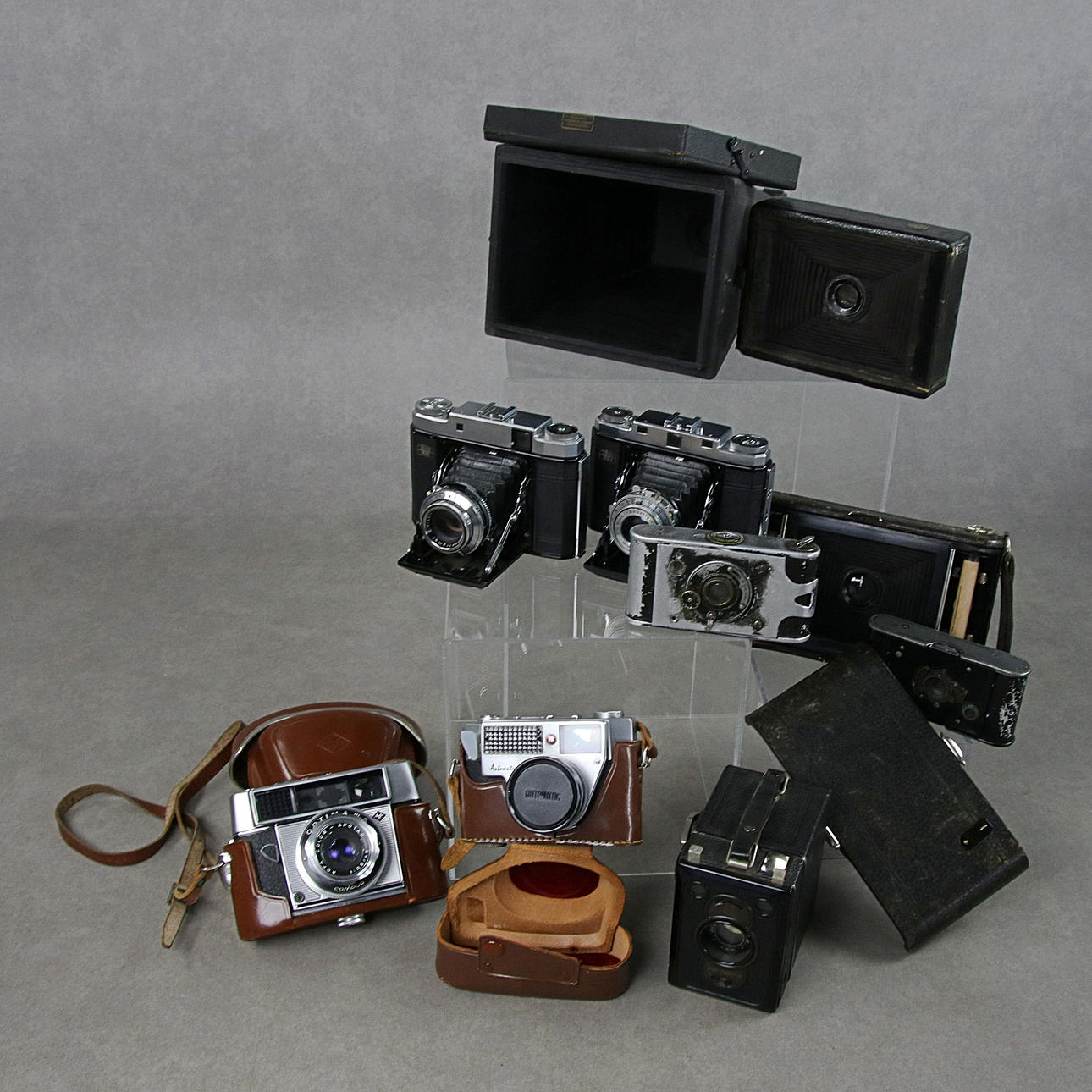 CÁMARAS, 10 uds. con accesorios, 1900. 6.