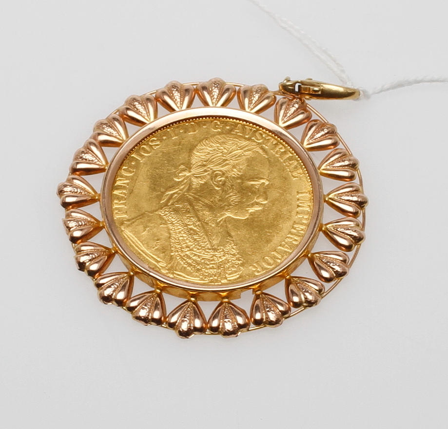 HÄNGE med infattat GULDMYNT, 14 - 21,6k guld, tot vikt ca 20,8 gram.