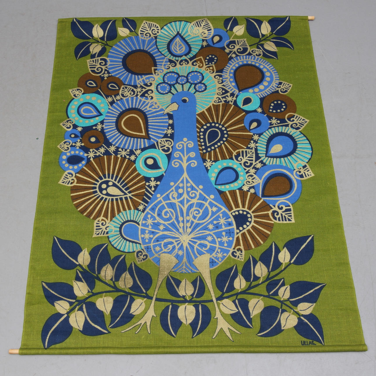 VÄGGBONAD, med motiv av fågel, märkt Ullas.,1900-tal.