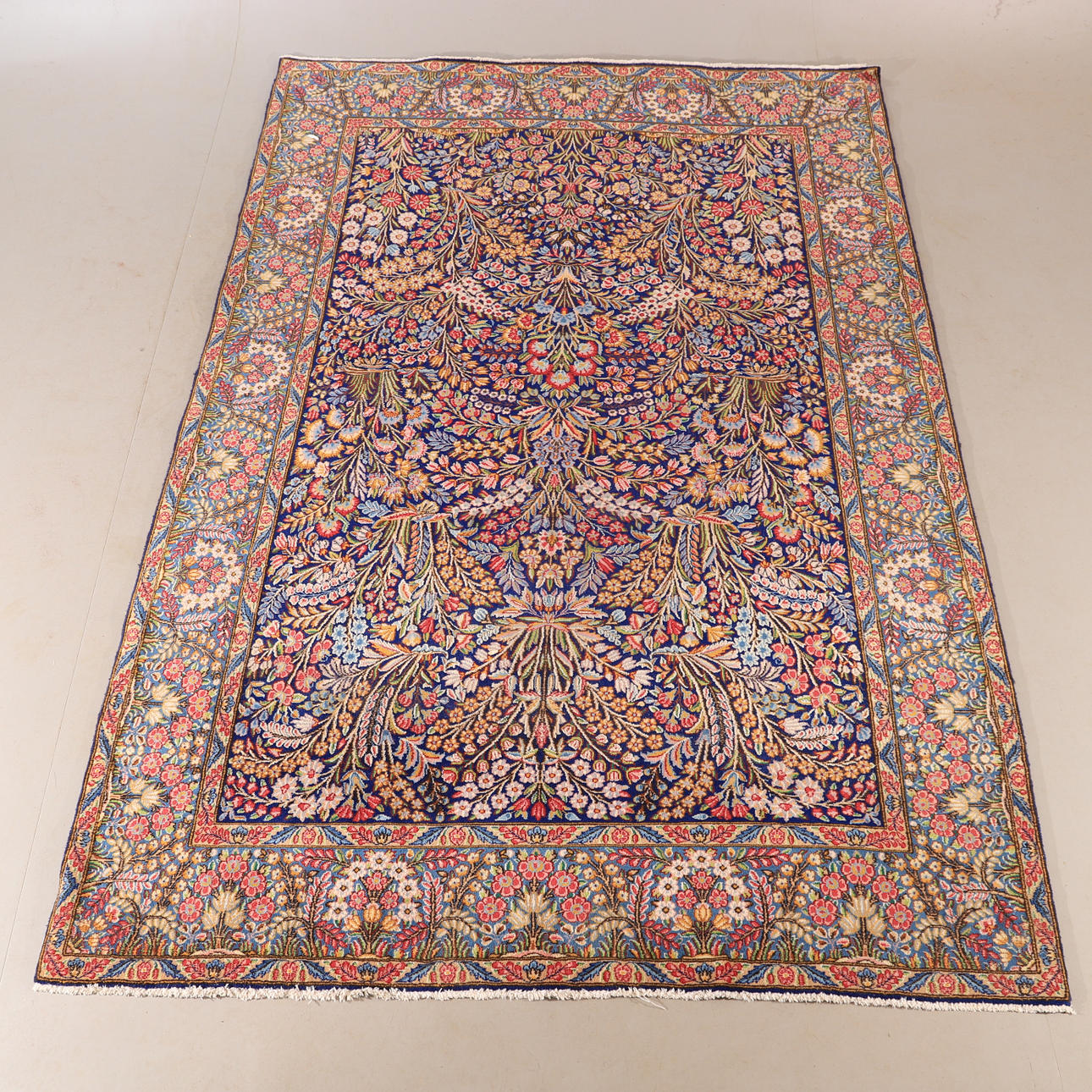 CARPET, "Kirman", 294 x 200 cm.