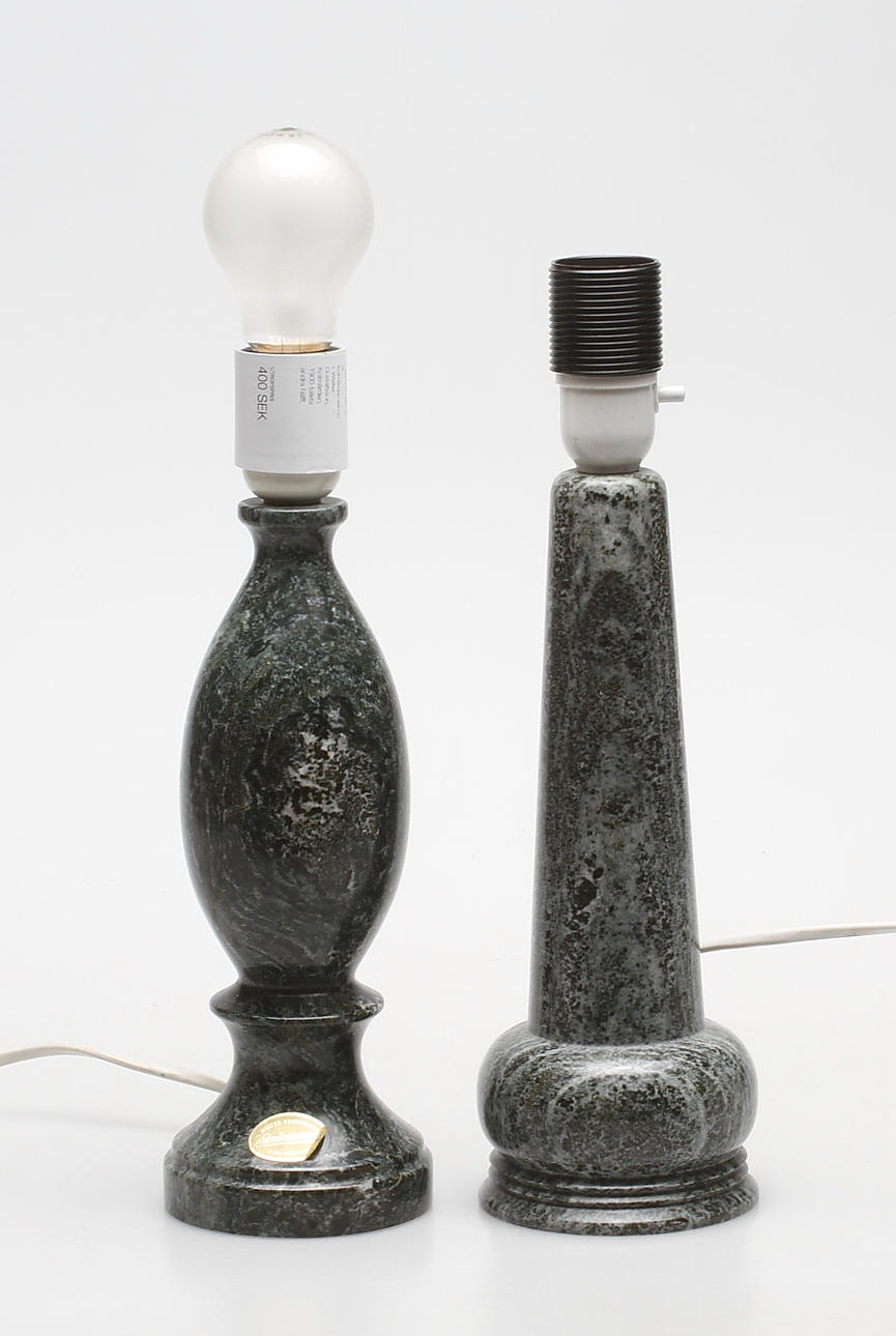 LAMPFÖTTER, 2 st, kolmårdsmarmor, Walter Gustafsson, Kolmården, 1900-talets andra hälft.