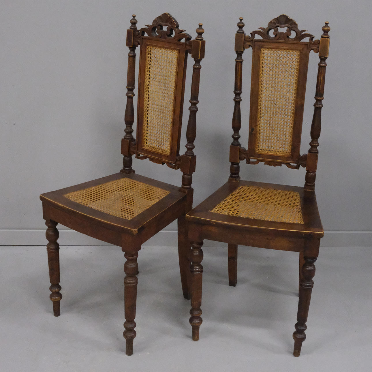 TVÅ STOLAR ÖSTERVÅLA, 1800TAL. Möbler - Fåtöljer & Stolar - Auctionet