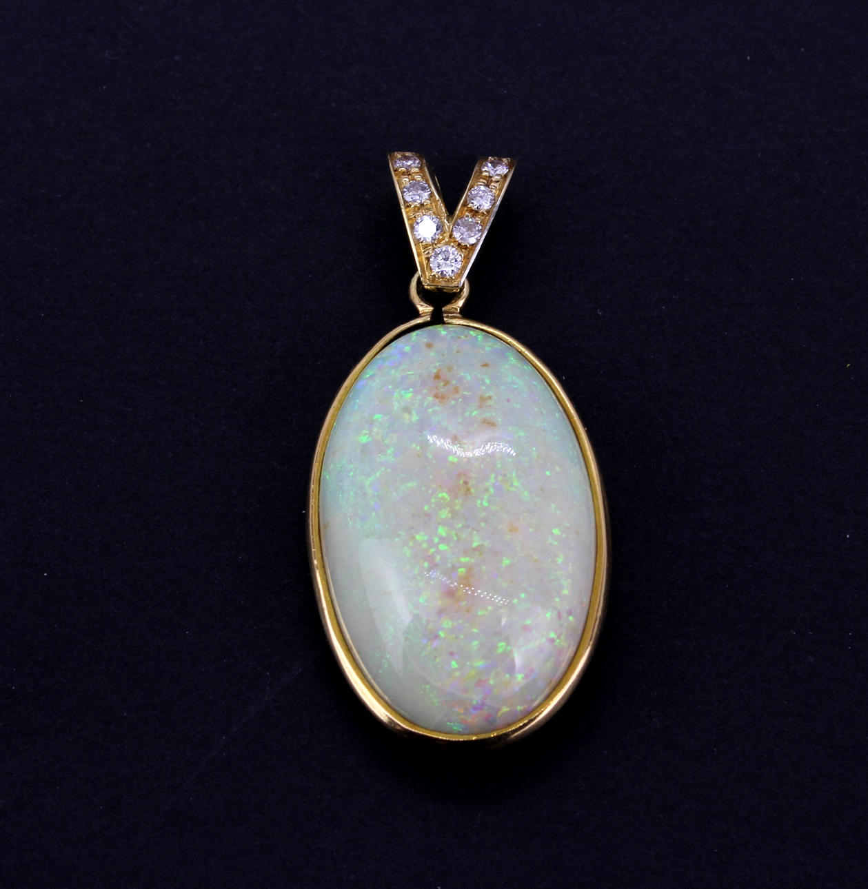 SUURI OPAALI JA TIMANTTI.