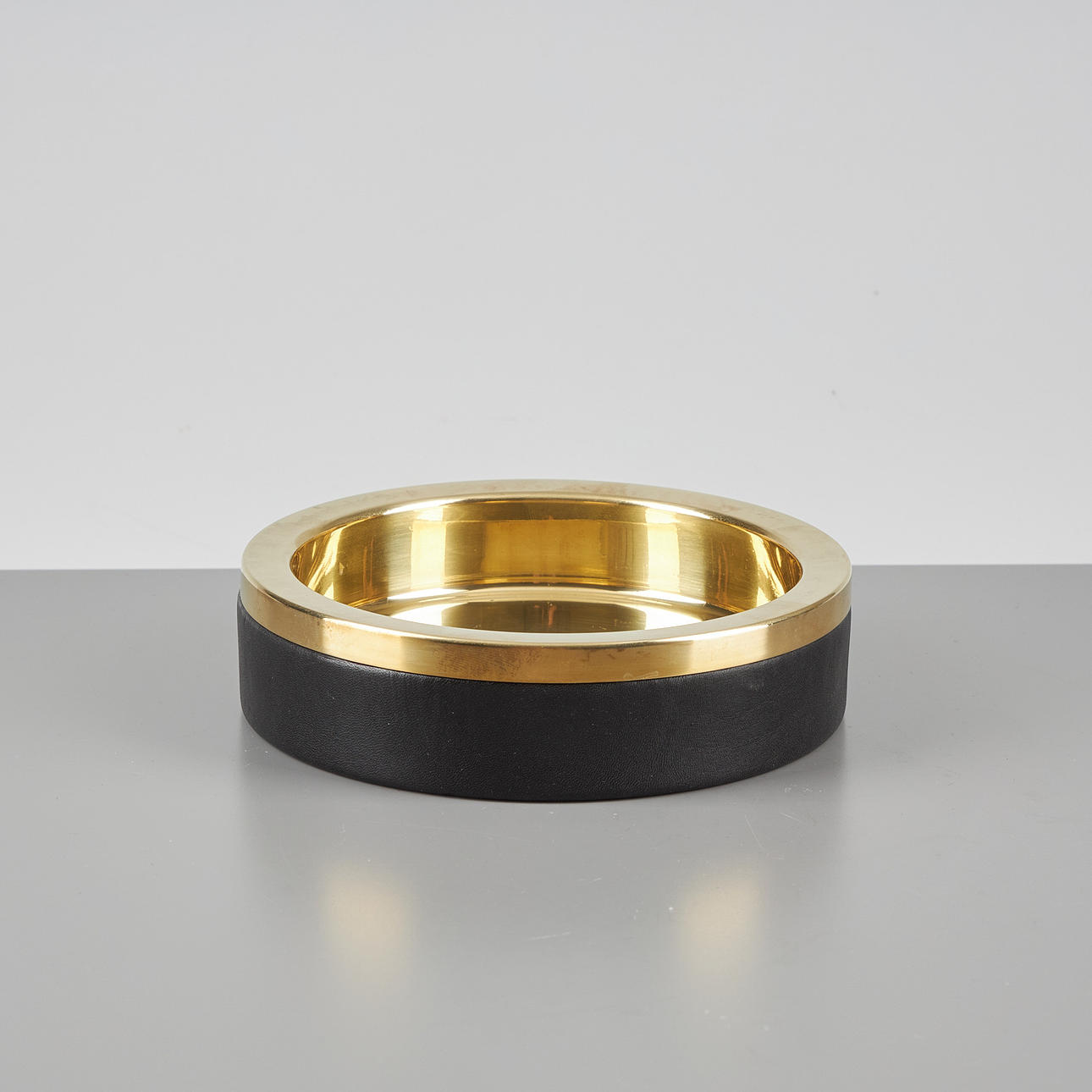 ALVAR AALTO. ASHTRAY, marked AA, Valaistustyö.