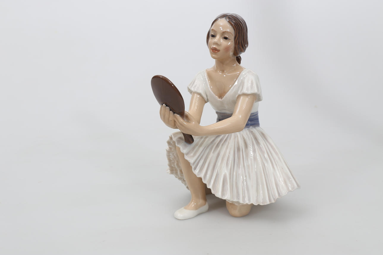 FIGURIN, porslin, Kvinna med spegel, nummer 1224, Dahl Jensen.