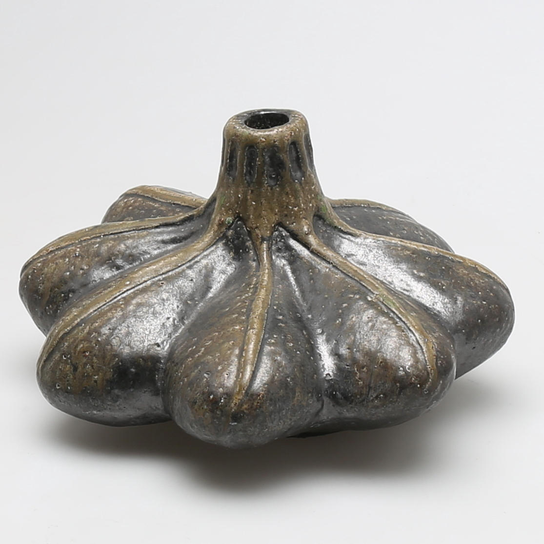 ERIK ENGQVIST. Vas i saltglaserat stengods, frökapsel, signerad Engqvist samt daterad 1959.