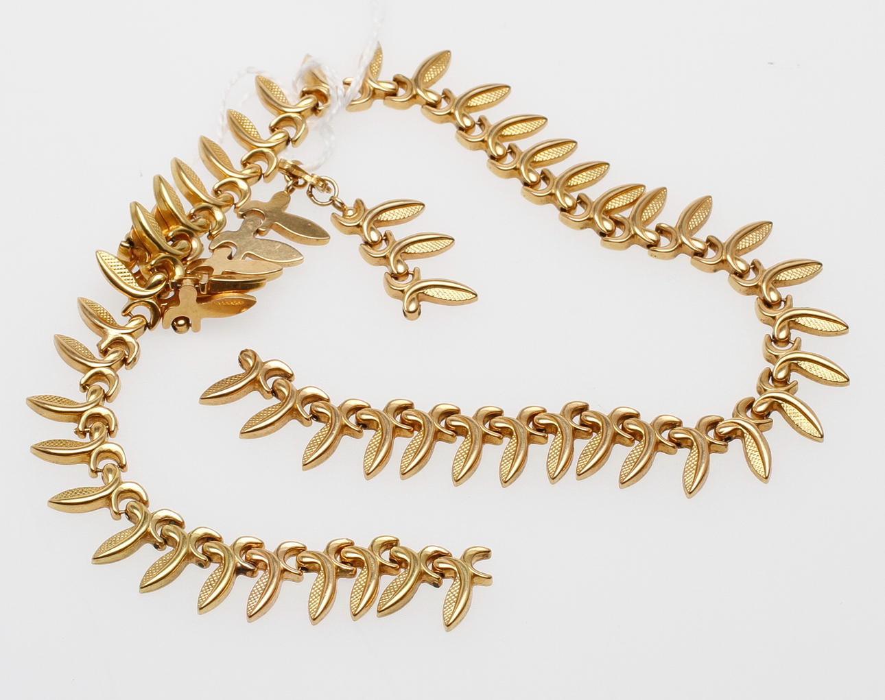 HALSCOLLIER, 18k guld, vikt ca 30,5 gram.