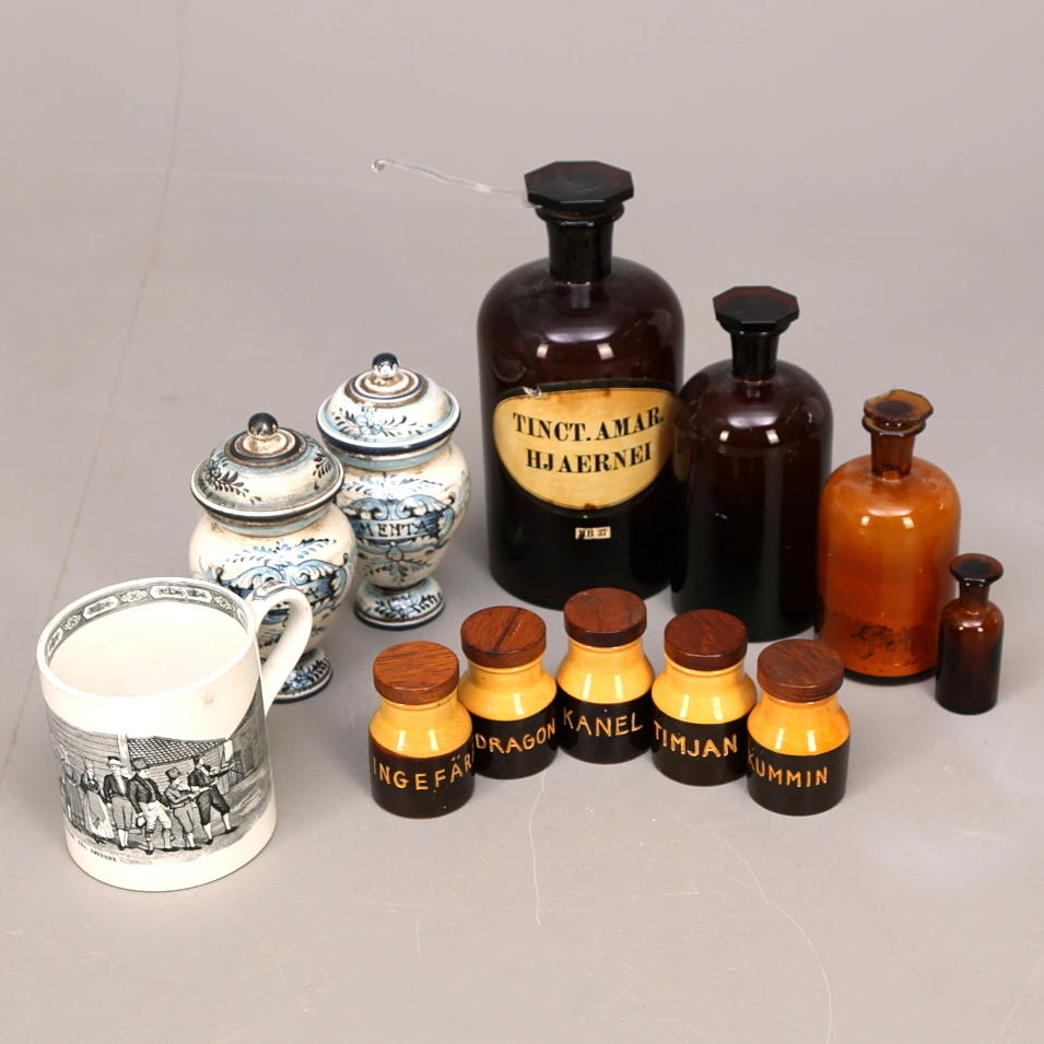 APOTEKSFLASKOR, KRYDDBURKAR, SEJDEL.