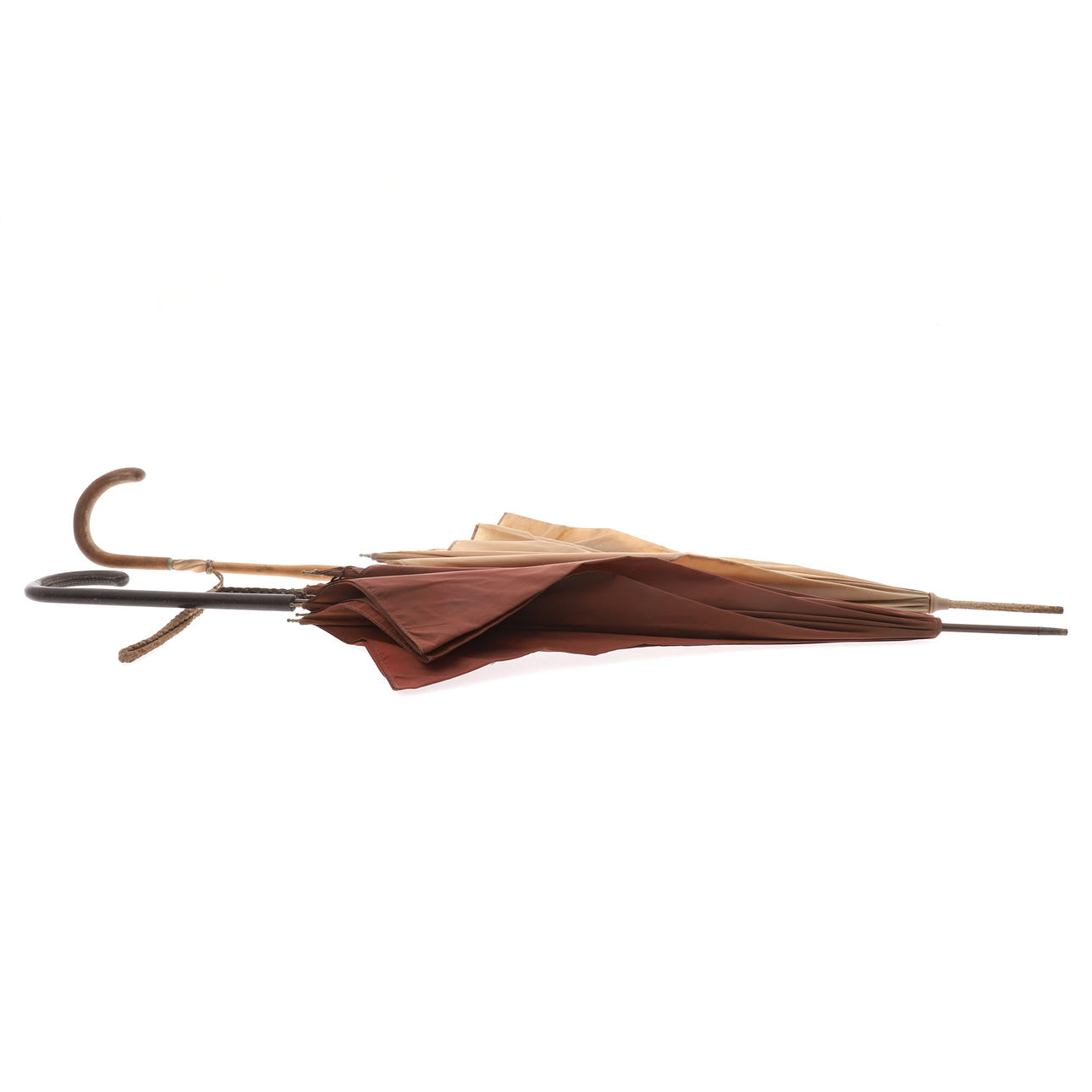 A LADIES PARASOL, EARLY 2OTH CENTURY.