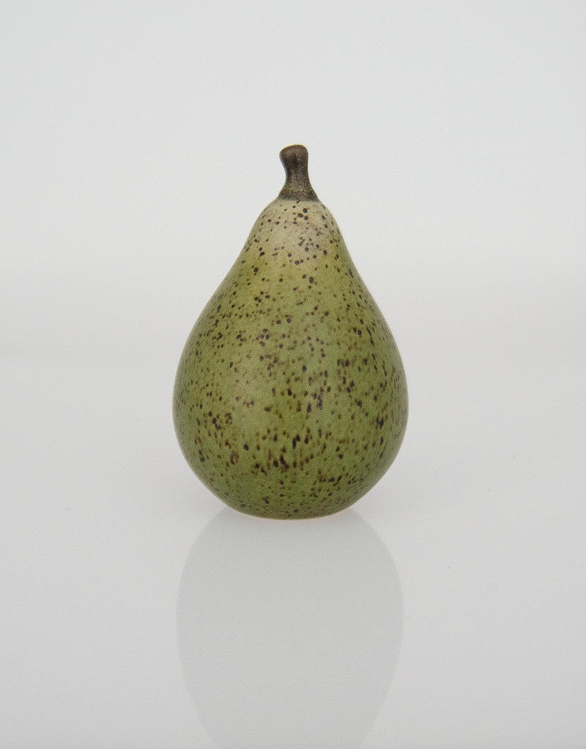 ROGER NILSSON, Höganäs. Sculpture. Pear. Earthenware. Signed.