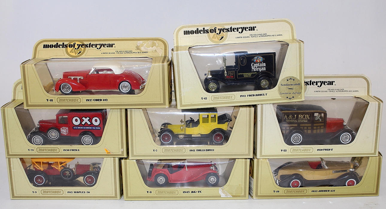 SAMLARLEKSAK, Matchbox modelsof yesterday, bilar, 8 stycken.
