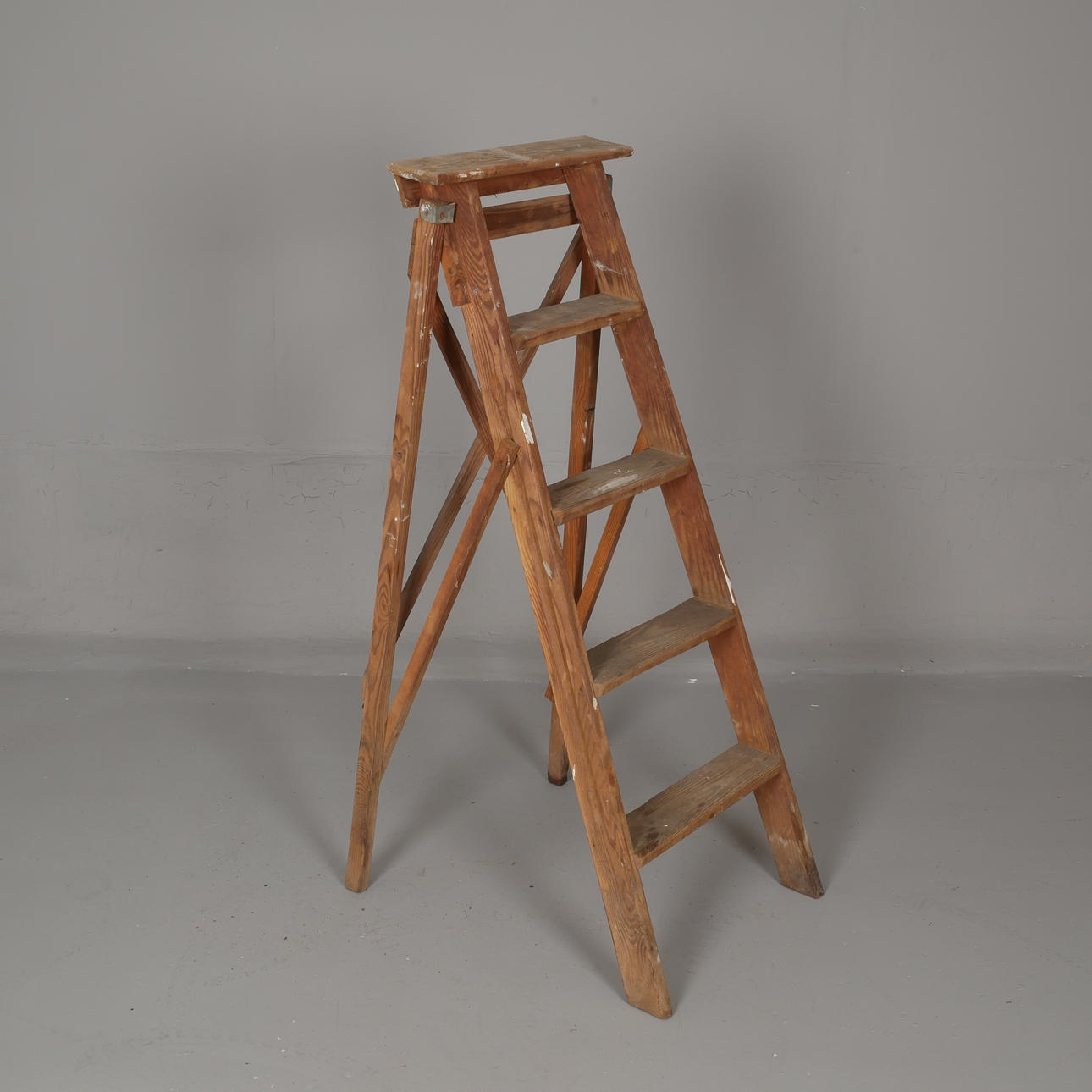 MÅLARSTEGE, trä, 1900-talets mitt.