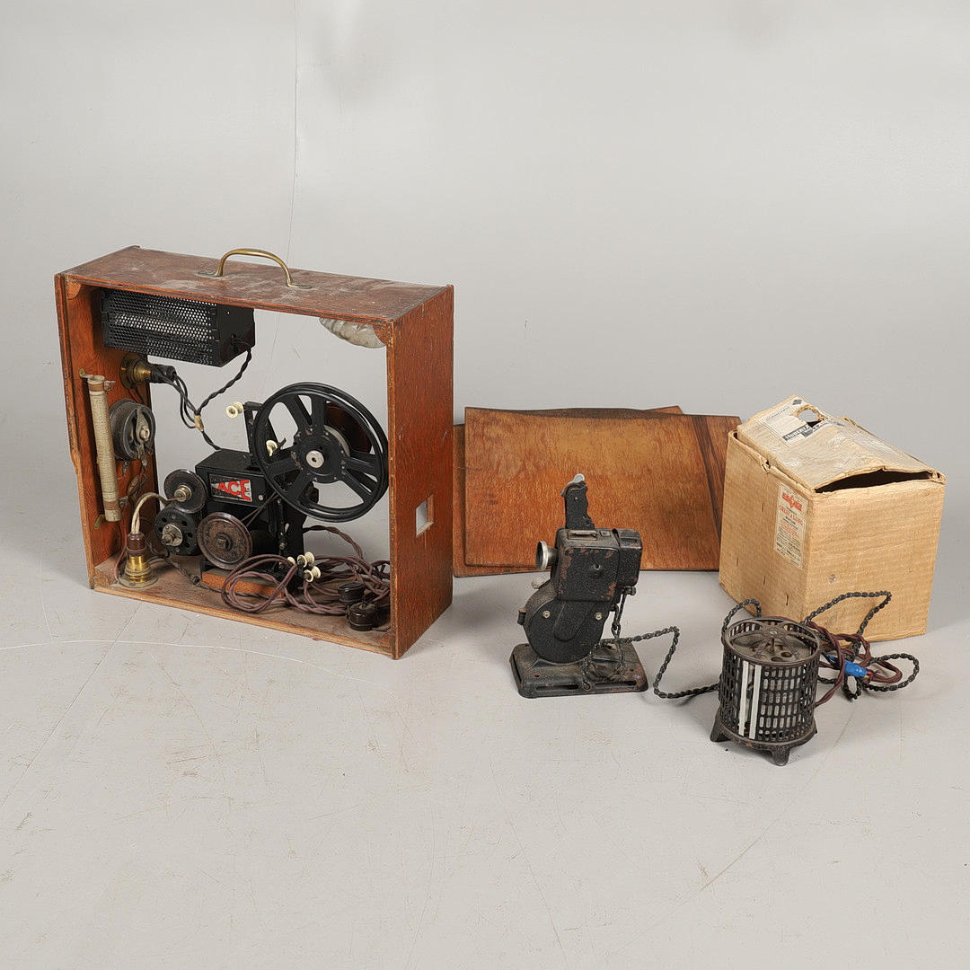 A PATHESCOPE ACE 9.5MM CINE PROJECTOR.