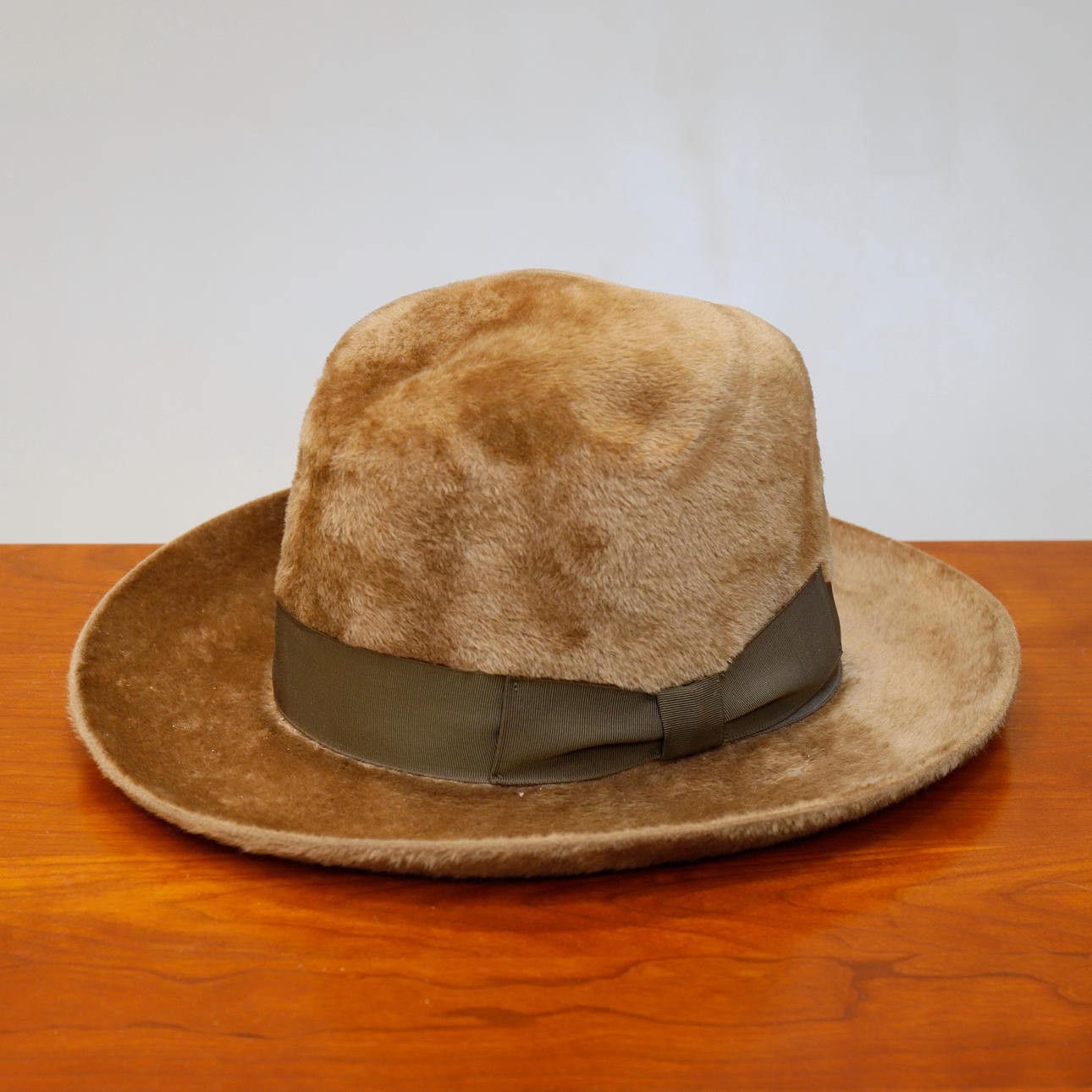 HOMBURGHATT, päls, Lock & Co, London.