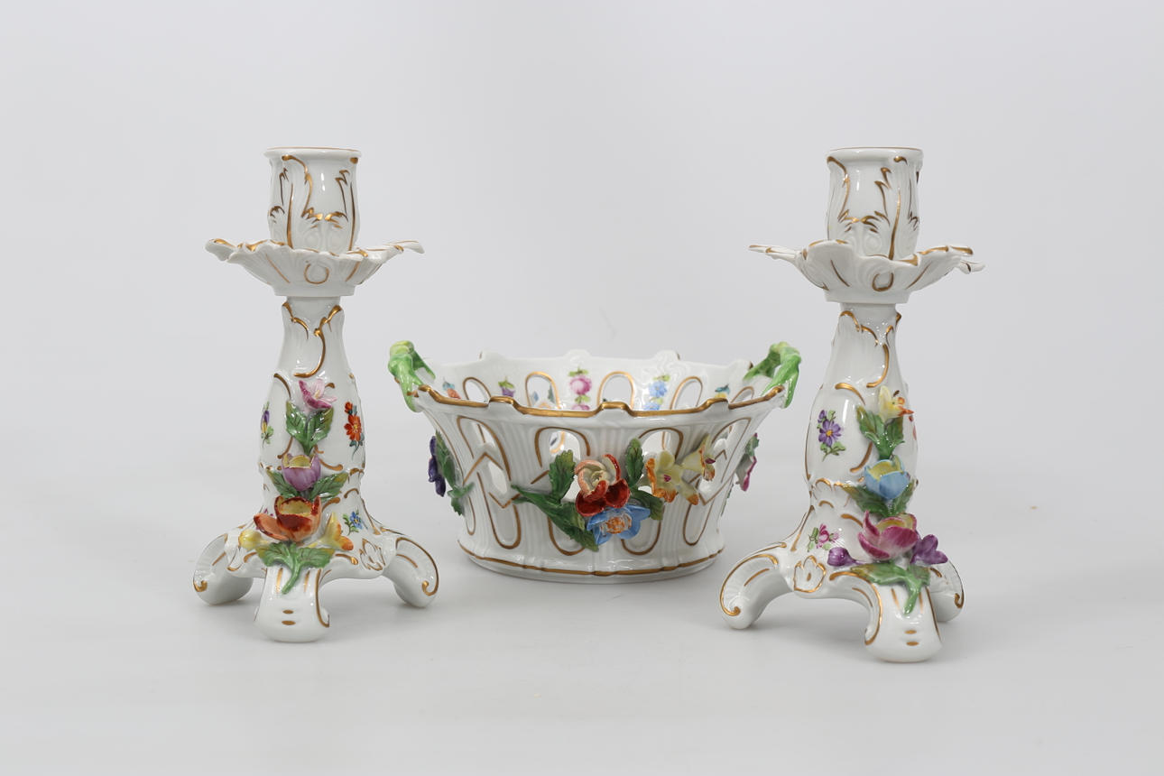 LJUSSTAKAR OCH SKÅL, porslin, 3 delar, Dresden.