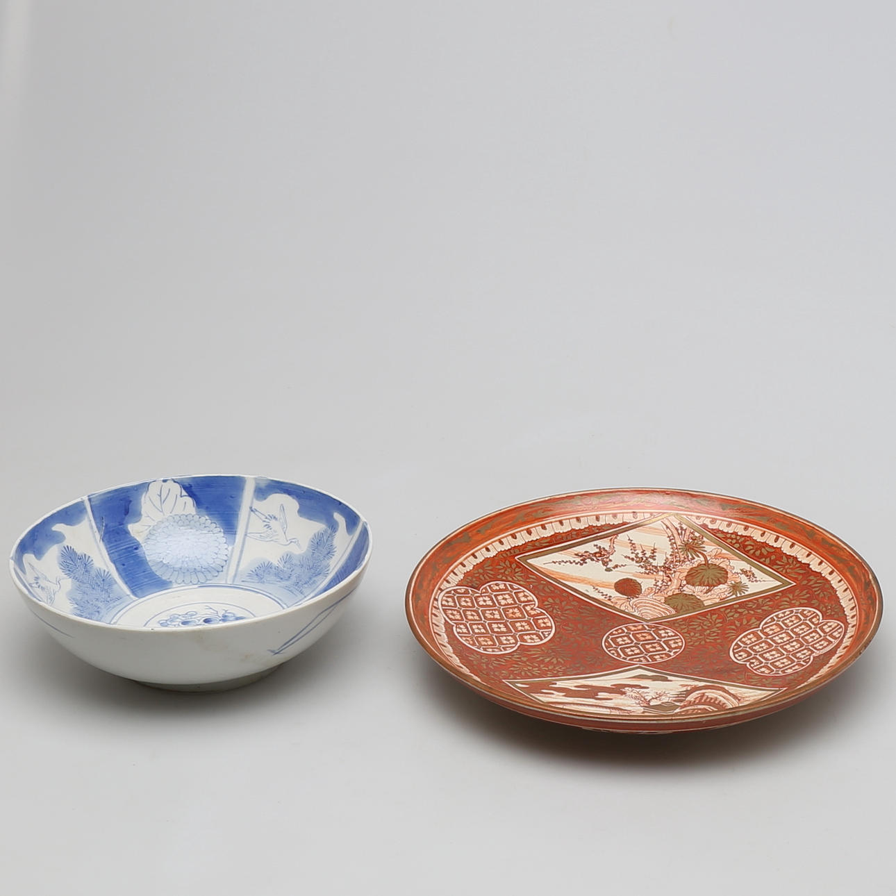 SKÅL OCH FAT i porslin, 2 st, Japan.