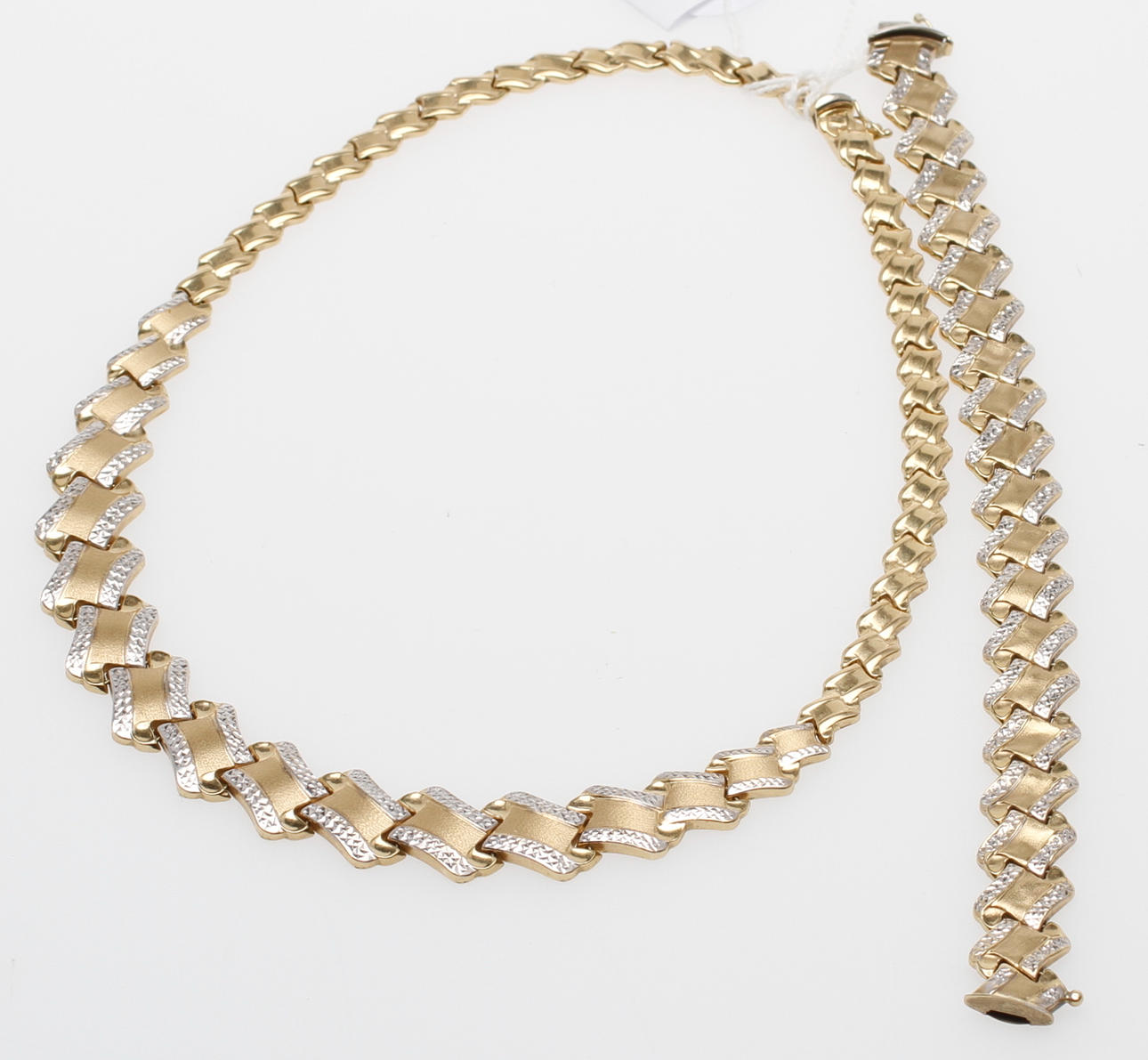 HALSCOLLIER samt ARMBAND, 14k guld, vikt ca 33 gram.