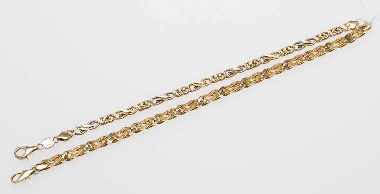 ARMBAND, 2st, 18k guld, vikt ca 26,8 gram.