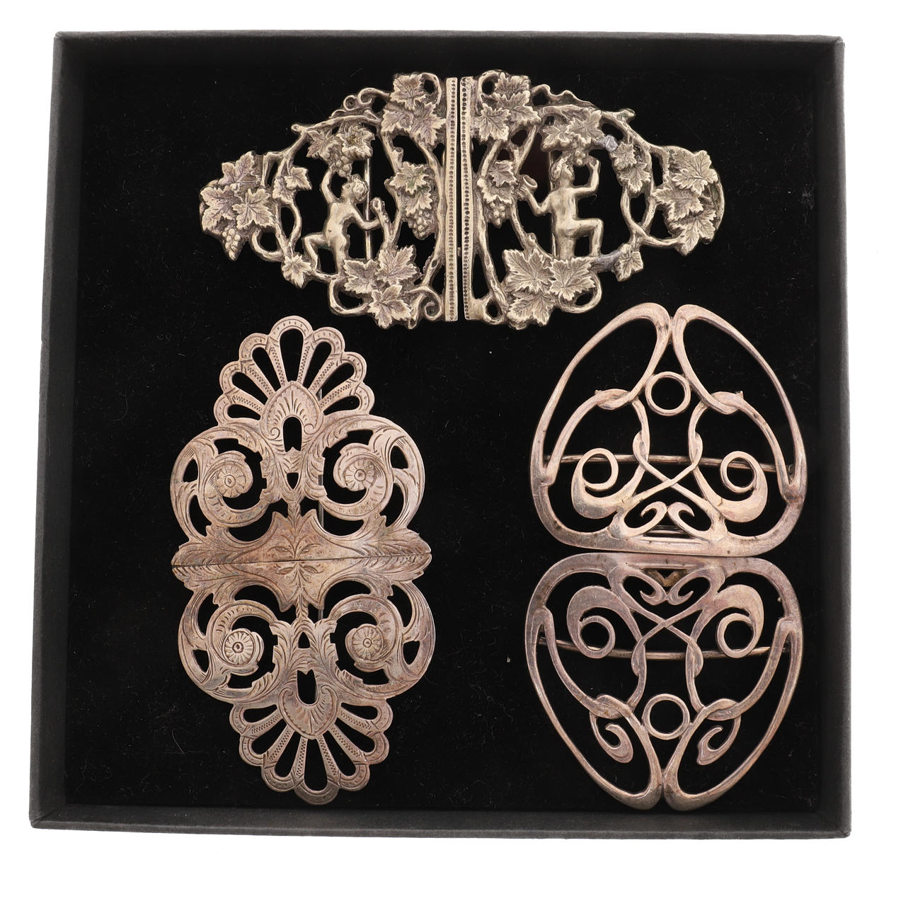 A NURSE'S LATE VICTORIAN SILVER BUCKLE.