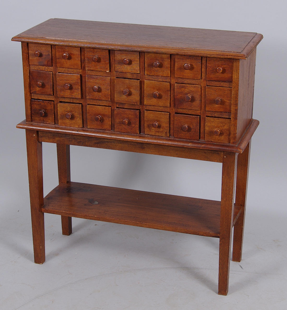 BYRÅ, 21 lådig, ek.