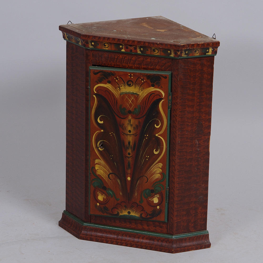 HÖRNSKÅP, kurbitzmålat, tidigt 1900-tal.