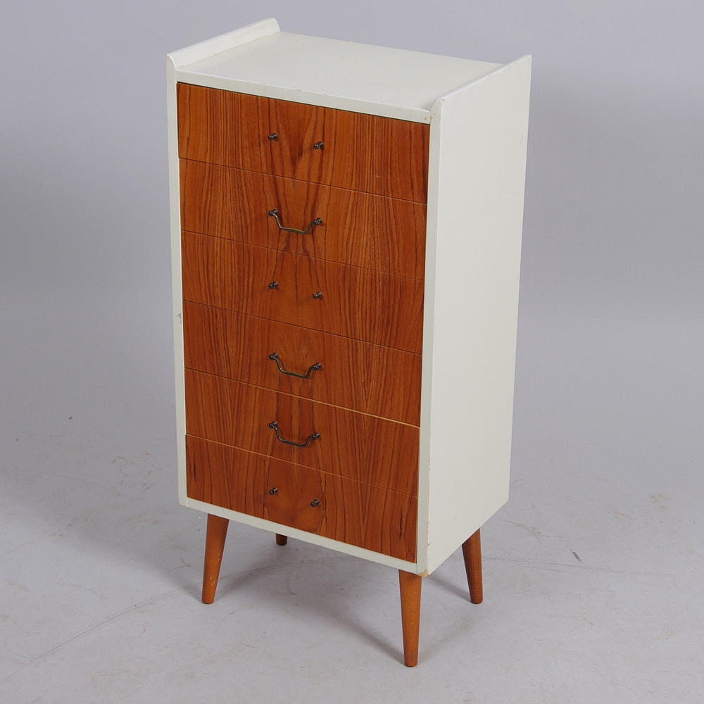 BYRÅ, 6-lådig, vitmålad med teaklådor, 1900-talets mitt.