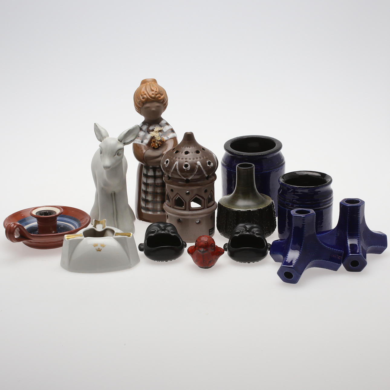 KERAMIKFÖREMÅL, 13 st, 1900-tal.