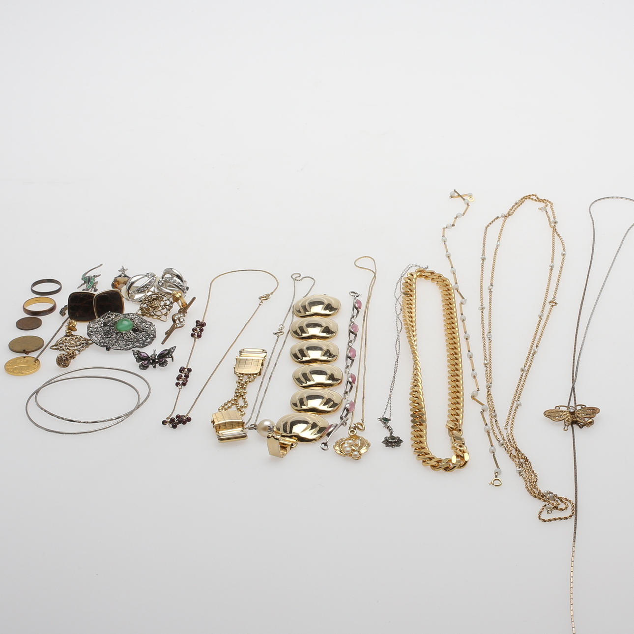 JEWELERY, i.a. silver objects about 20 grams.